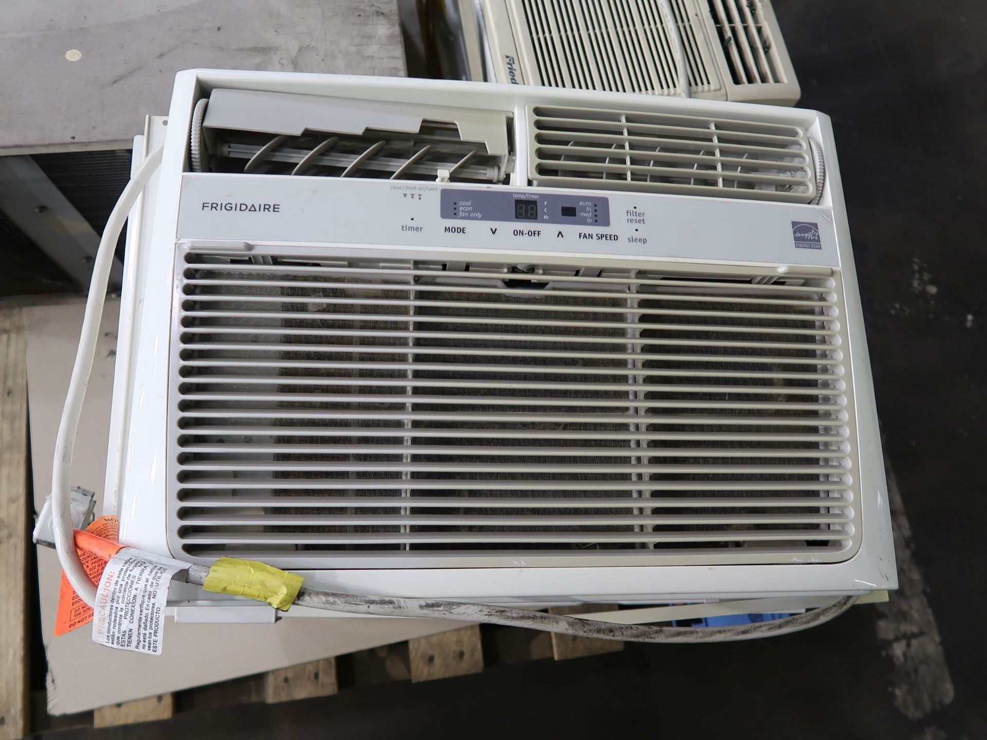 (LOT) (3) WINDOW AIR CONDITIONERS - Image 3 of 5