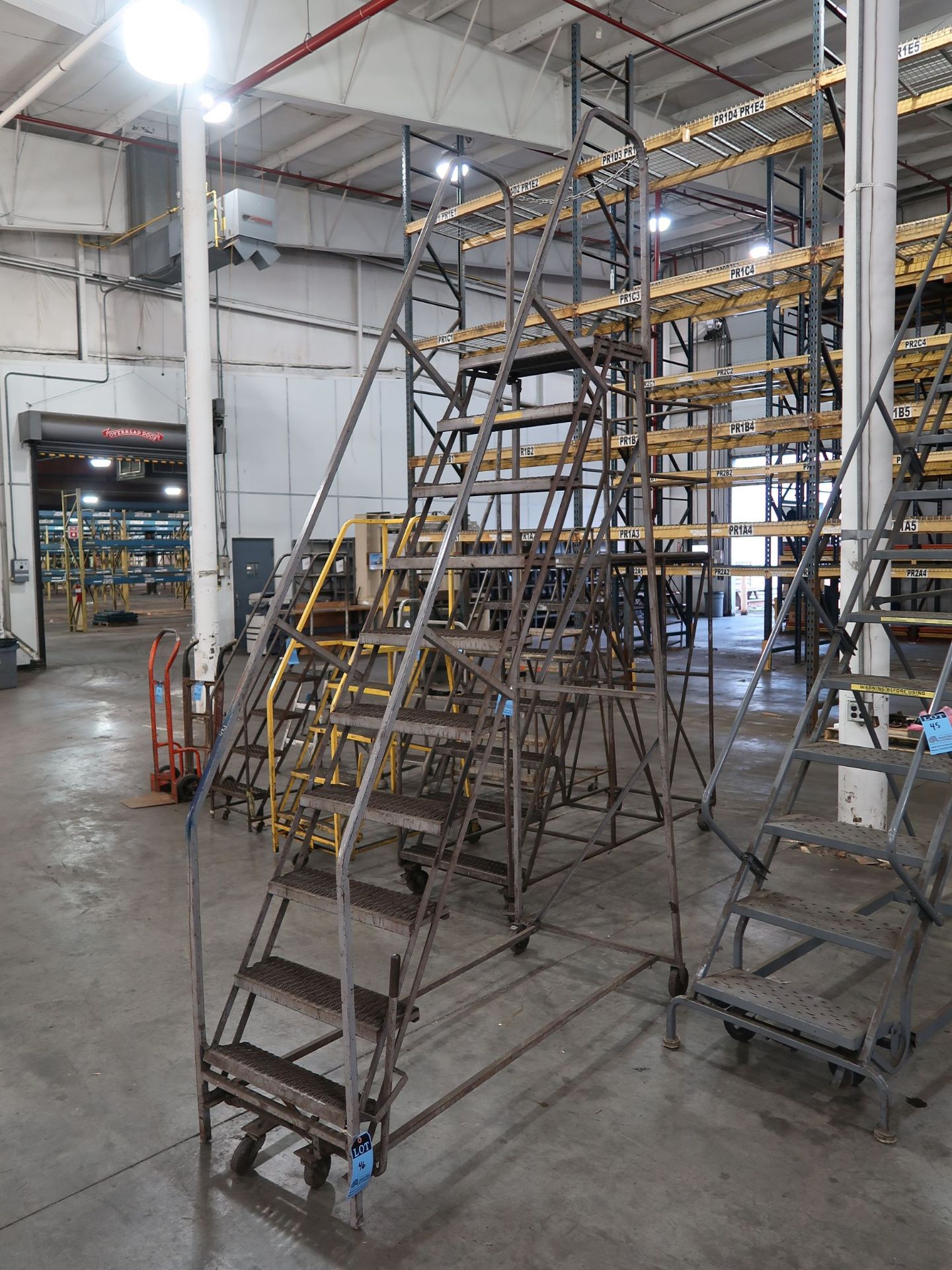 8' PORTABLE SHOP LADDER