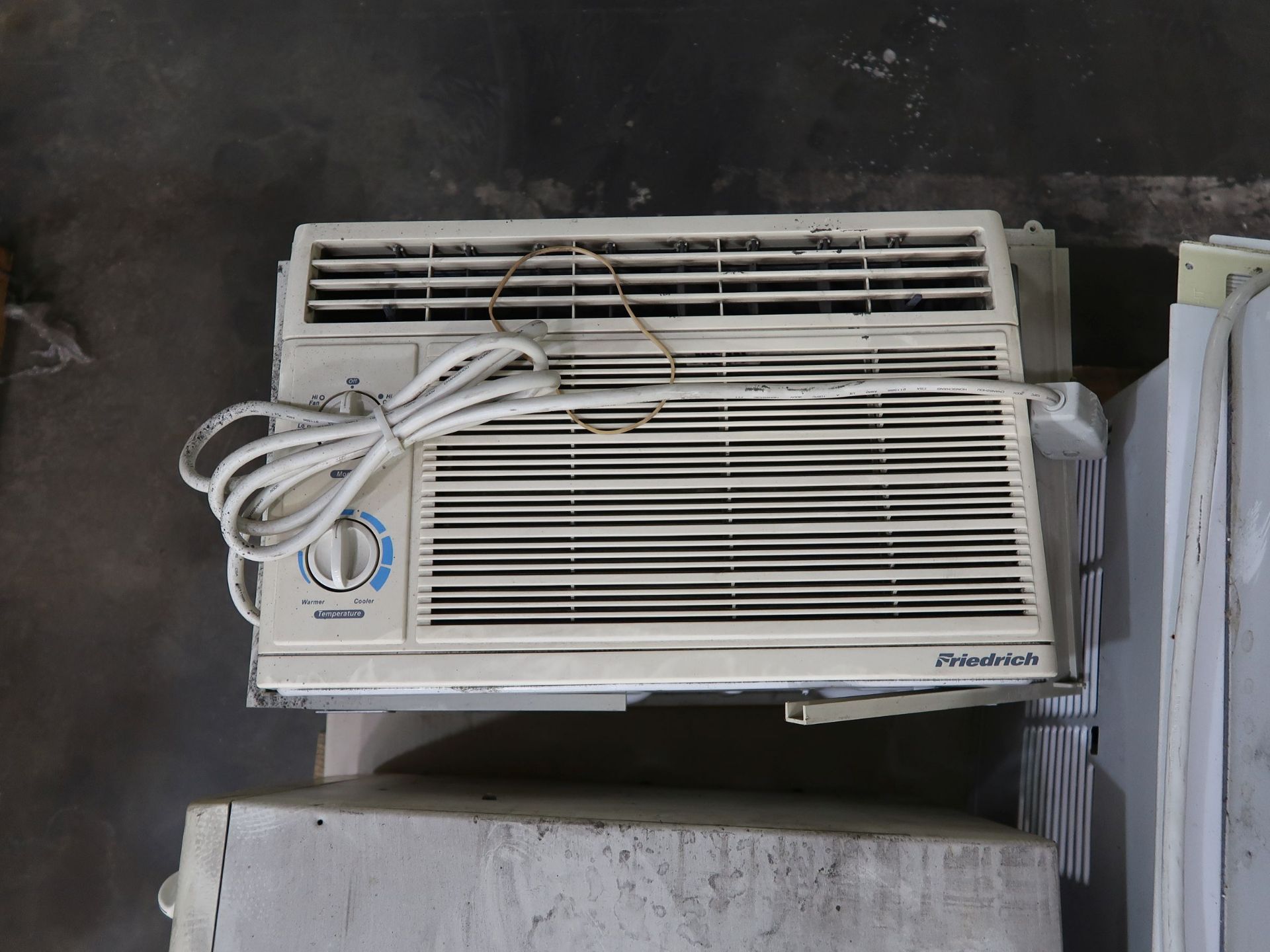 (LOT) (3) WINDOW AIR CONDITIONERS - Image 4 of 5