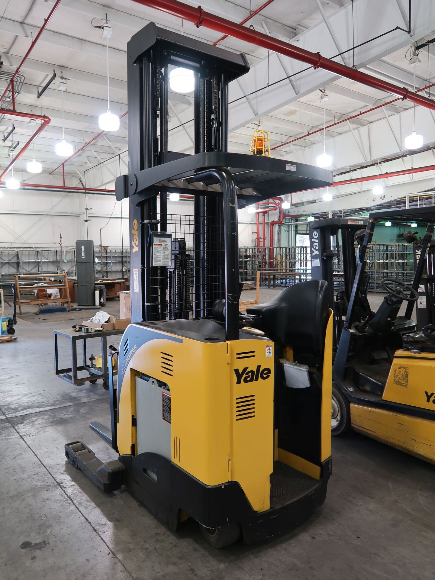 4,500 LB. YALE MODEL NR045 STAND UP ELECTRIC REACH TRUCK; S/N D861N03032P, 3-STAGE MAST, 132" MAST - Image 4 of 10