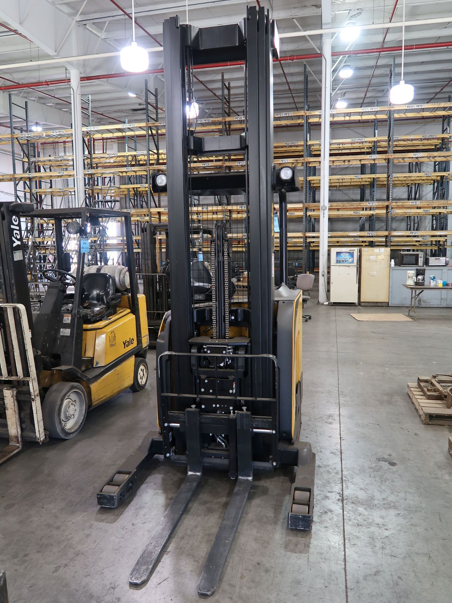 4,500 LB. YALE MODEL NR045 STAND UP ELECTRIC REACH TRUCK; S/N D861N03032P, 3-STAGE MAST, 132" MAST - Image 5 of 10