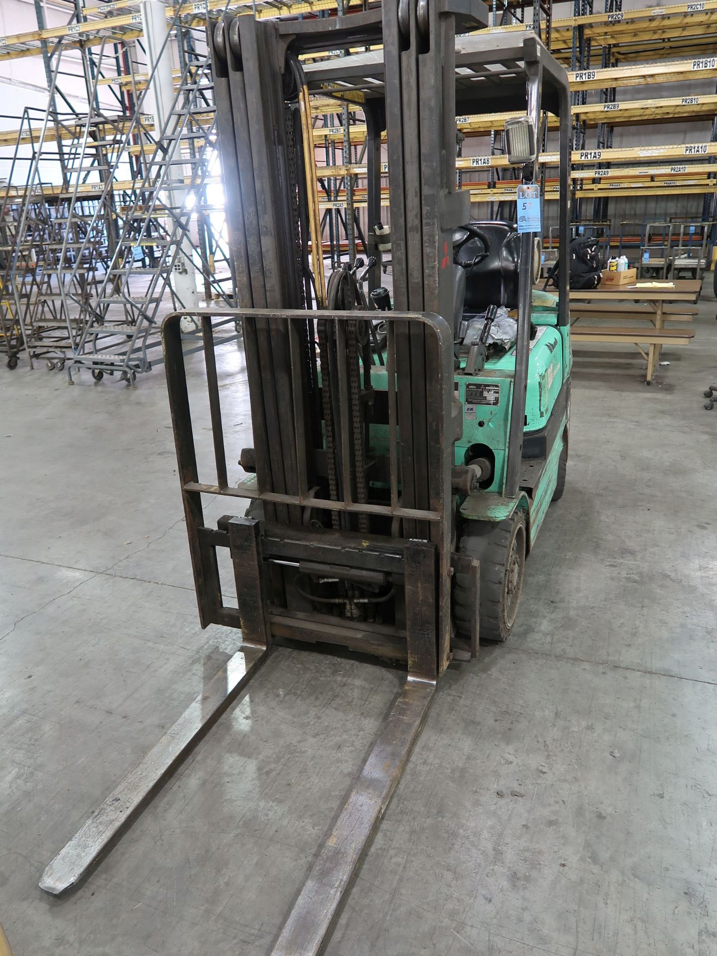 3,000 LB. MITSUBISHI MODEL FGC25 SOLID TIRE LP GAS LIFT TRUCK; S/N AF82C00052, 3-STAGE MAST, 82" - Image 5 of 8