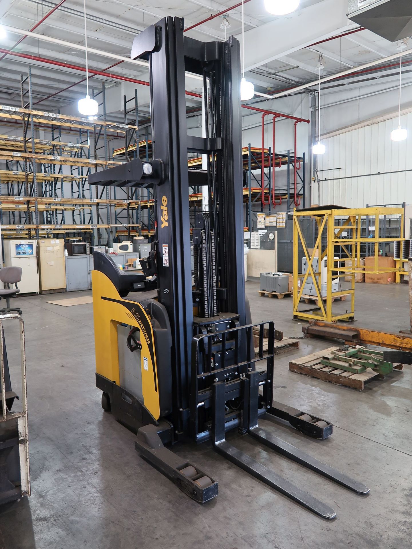 4,500 LB. YALE MODEL NR045 STAND UP ELECTRIC REACH TRUCK; S/N D861N03032P, 3-STAGE MAST, 132" MAST - Image 2 of 10