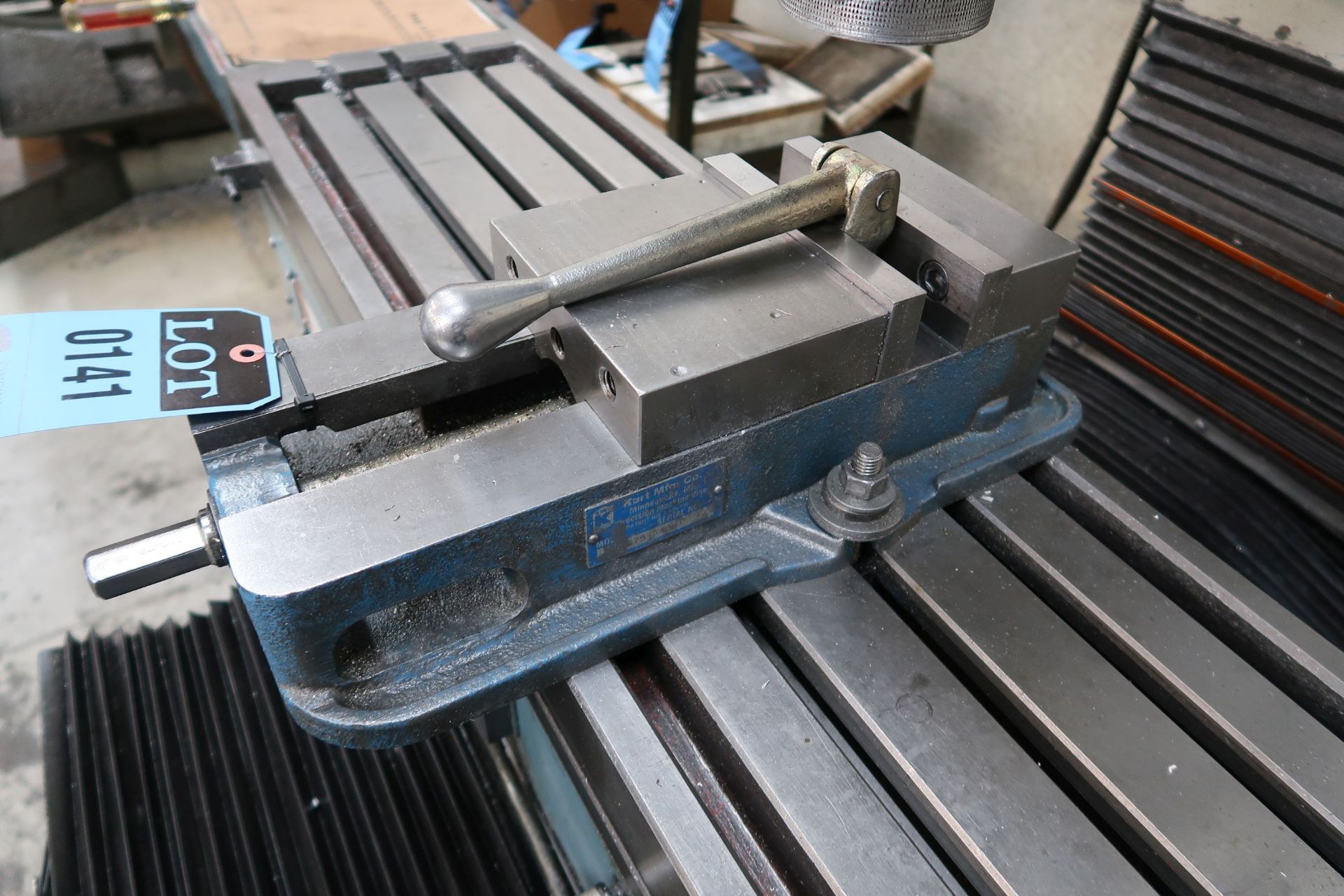 6" BENCH VISE