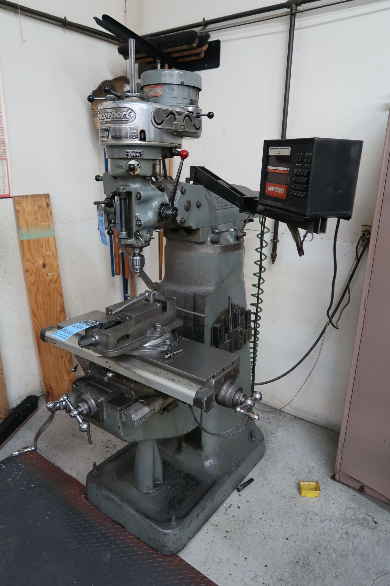 1 HP BRIDGEPORT VERTICAL MILL; S/N 75998, 9" X 42" TABLE, SPINDLE SPEED 80-2,720 RPM, MINI WIZARD