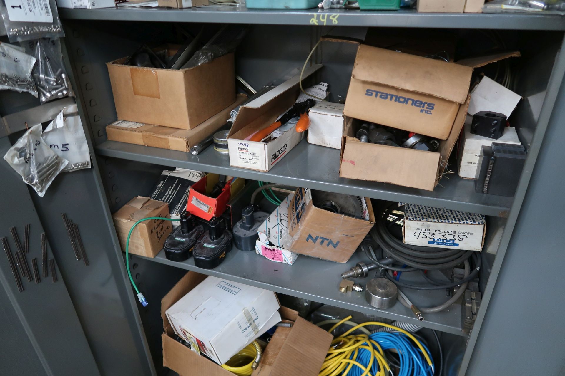 (LOT) MISCELLANEOUS HARDWARE AND MACHINE PARTS WITH STORAGE CABINET - Image 3 of 4