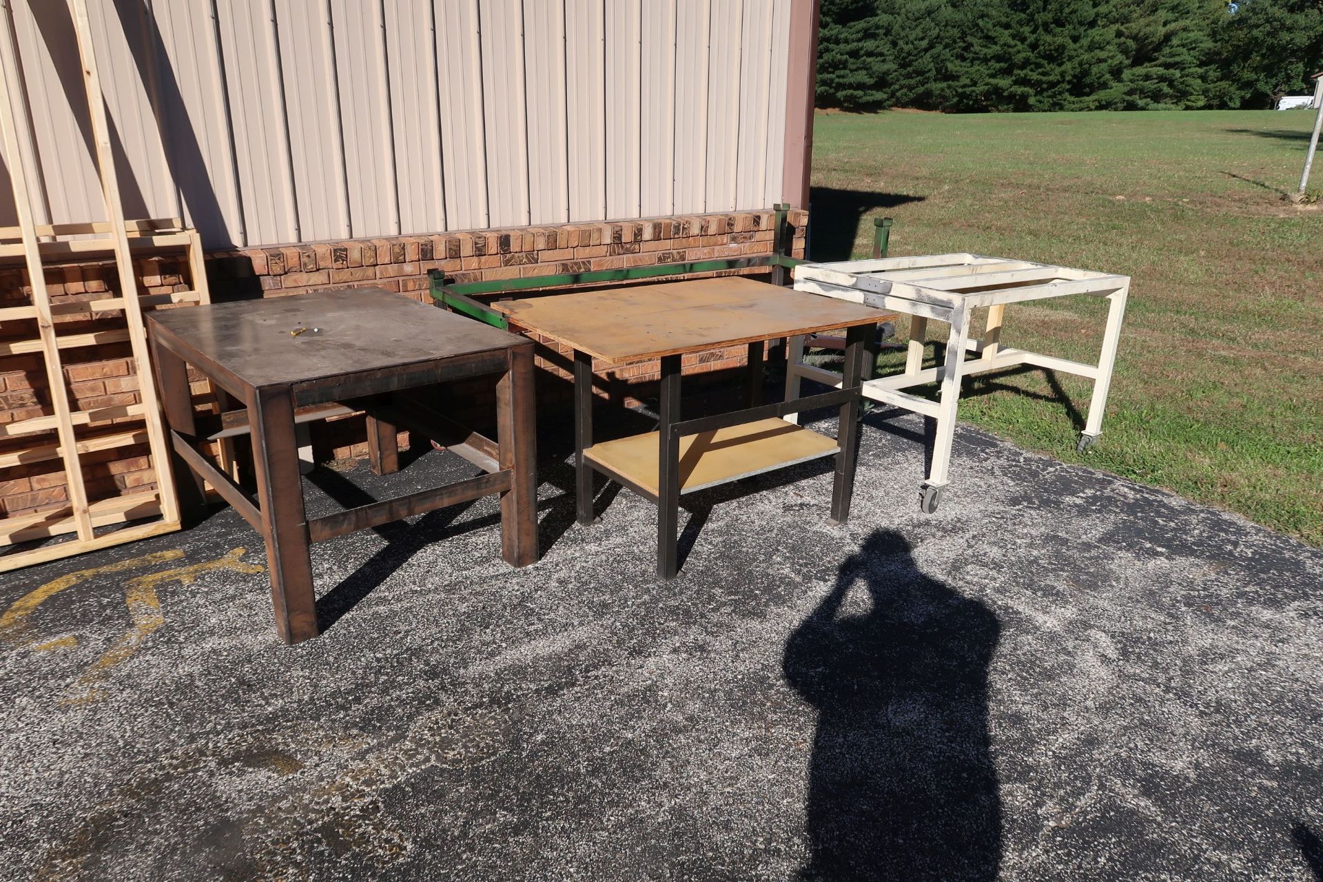 (LOT) MISCELLANEOUS STEEL FRAMED BENCHES
