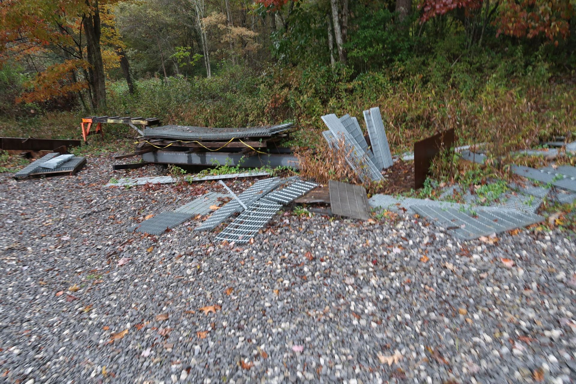 (LOT) LARGE QUANTITY OF ASSORTED STEEL STRUCTURAL ON GROUND AT OUTER PERIMETER OF DRIVE WAY - SEE - Image 9 of 10