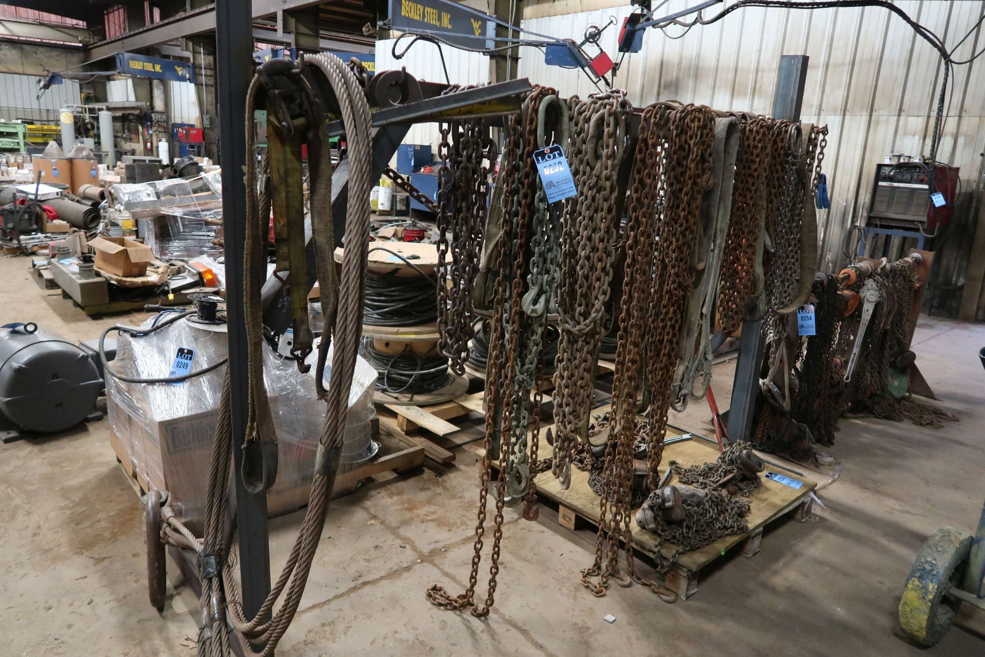 (LOT) LIFTING CHAINS WITH RACK - Image 2 of 3