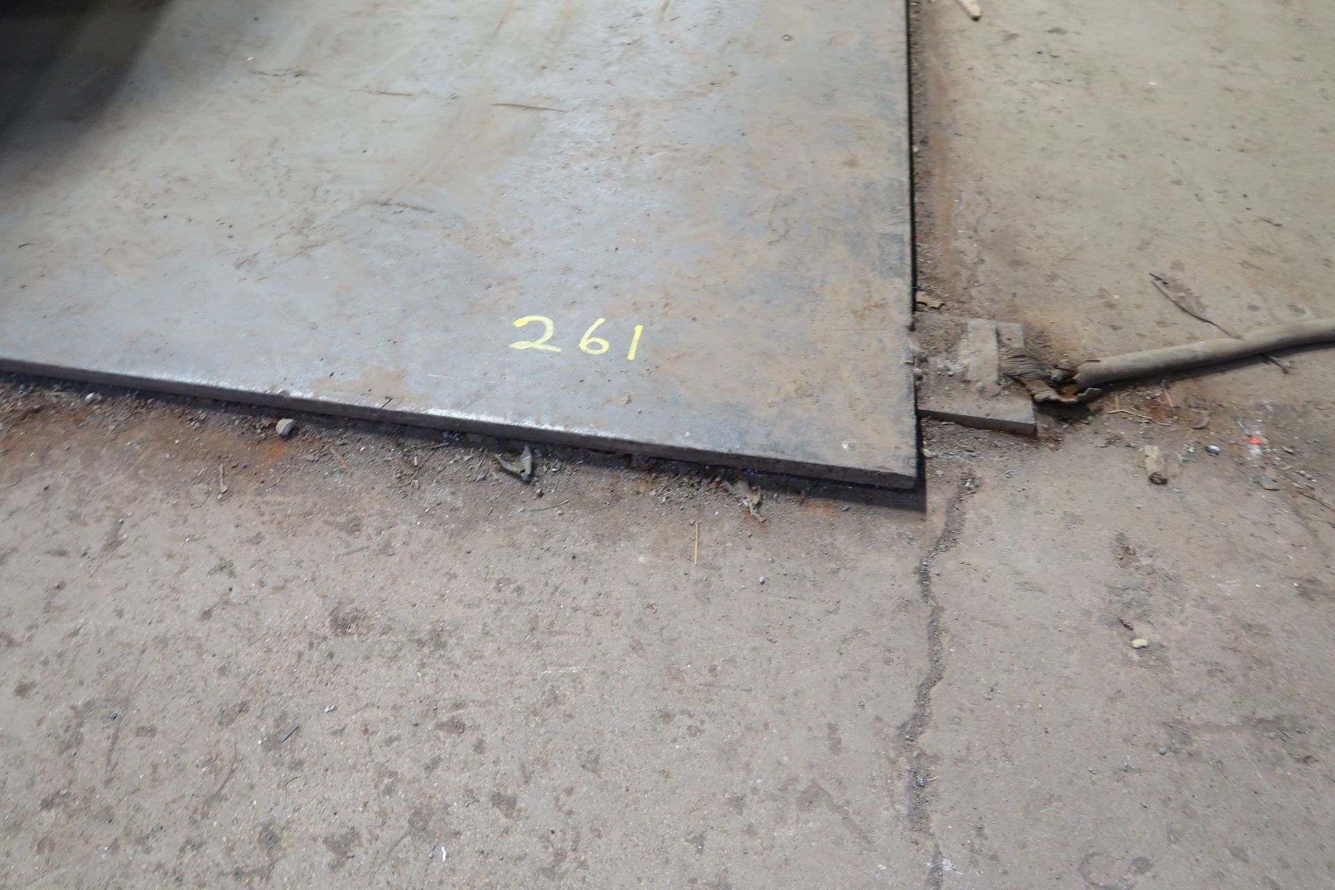 (LOT) 1,200 SQ. FT. (APPROX.) X 1/2' THICK FLOOR PLATING, 13-PIECES, TACK WELDED - Image 2 of 5