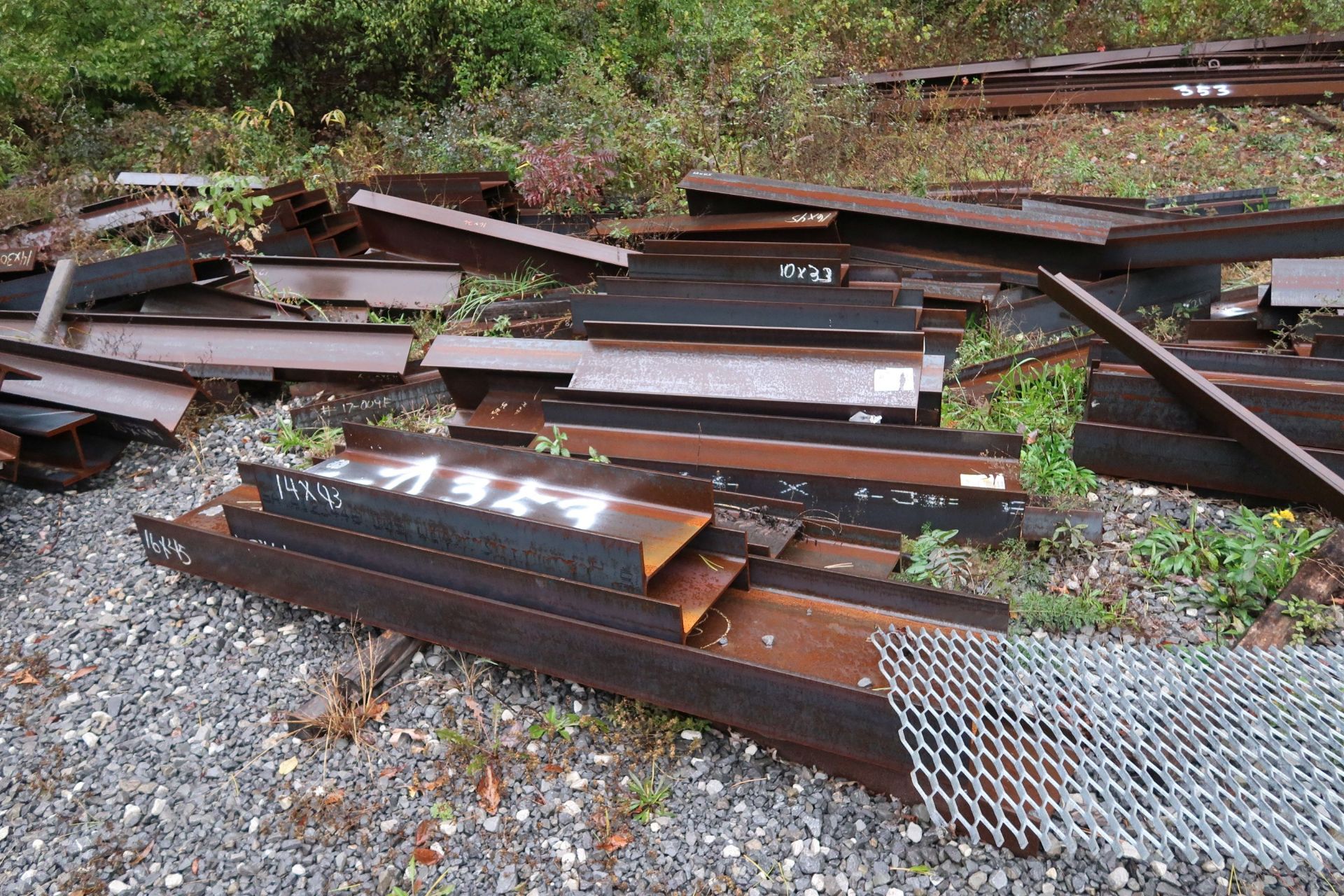 (LOT) LARGE QUANTITY OF ASSORTED STEEL STRUCTURAL ON GROUND AT OUTER PERIMETER OF DRIVE WAY - SEE - Image 5 of 10