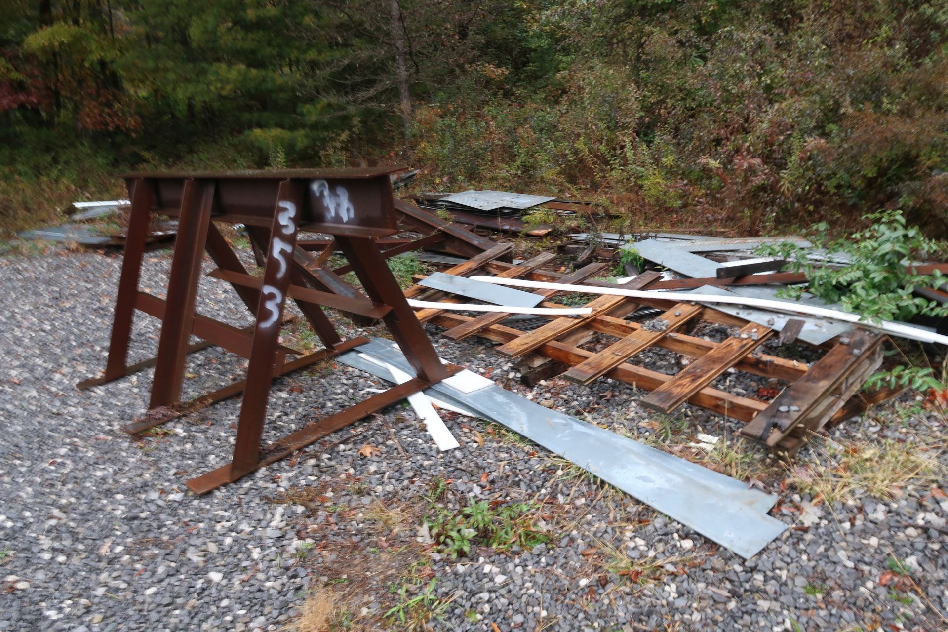 (LOT) LARGE QUANTITY OF ASSORTED STEEL STRUCTURAL ON GROUND AT OUTER PERIMETER OF DRIVE WAY - SEE - Image 7 of 10