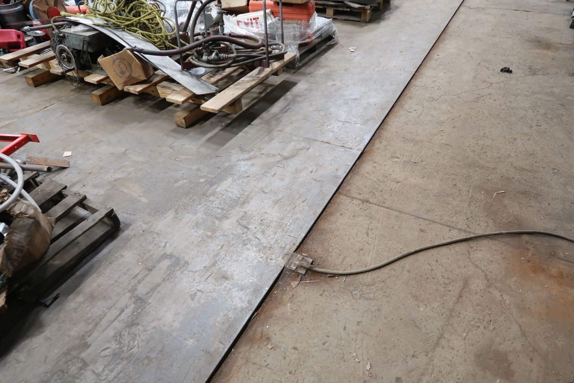 (LOT) 1,200 SQ. FT. (APPROX.) X 1/2' THICK FLOOR PLATING, 13-PIECES, TACK WELDED - Image 3 of 5