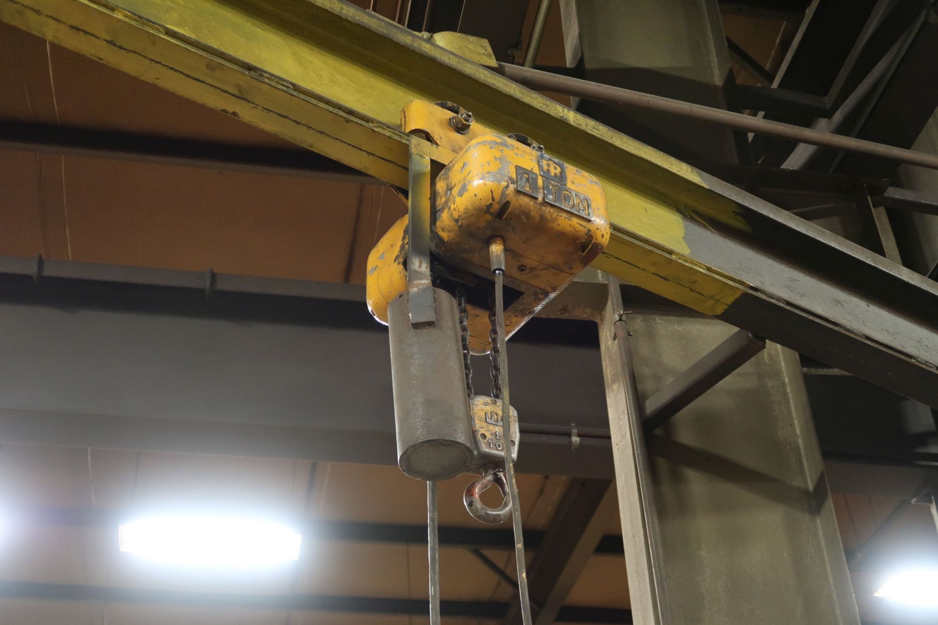 1 TON CENCURION ELECTRIC CHAIN HOIST - Image 2 of 2