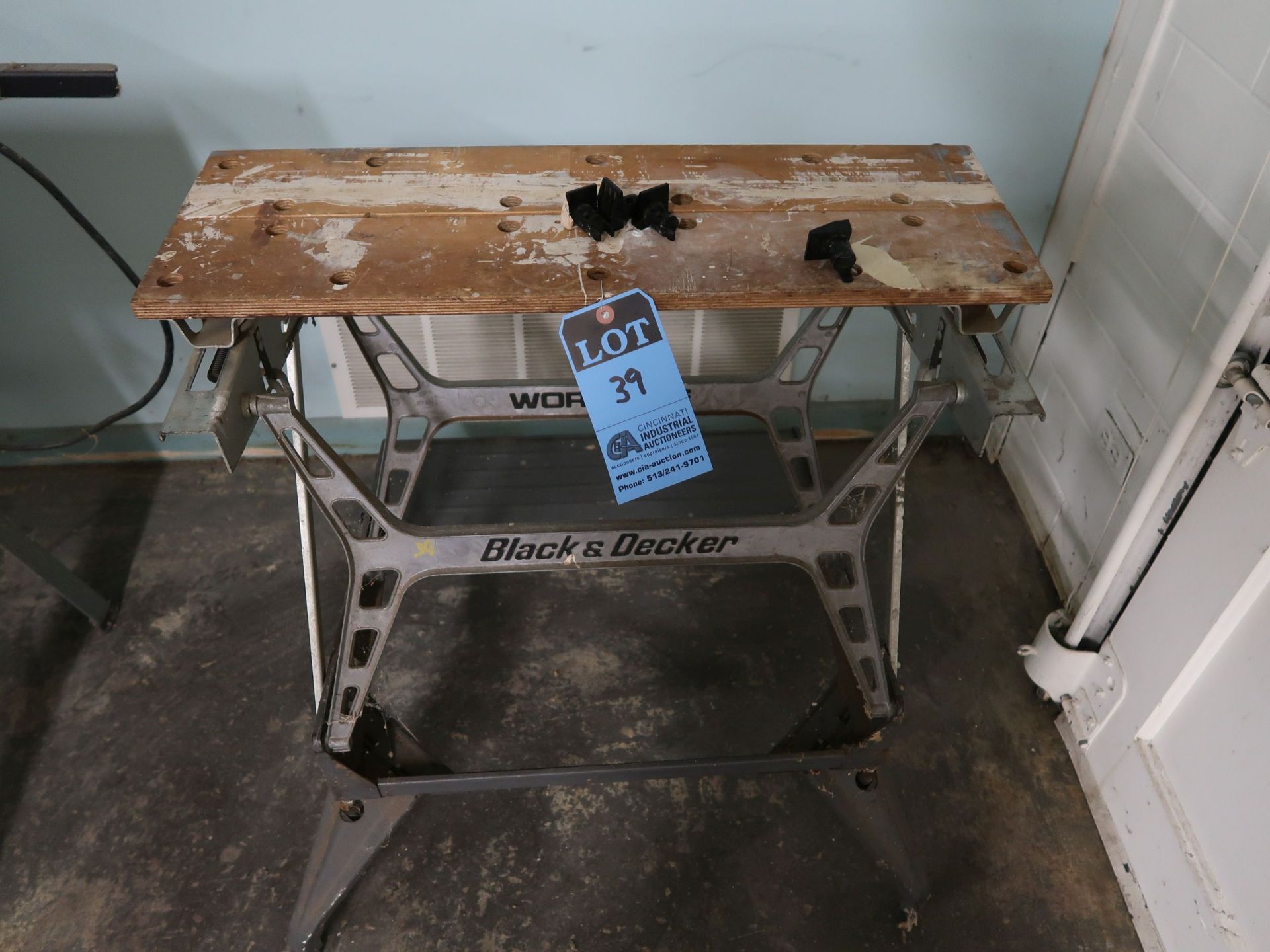 BLACK AND DECKER WORKMATE WORK BENCH