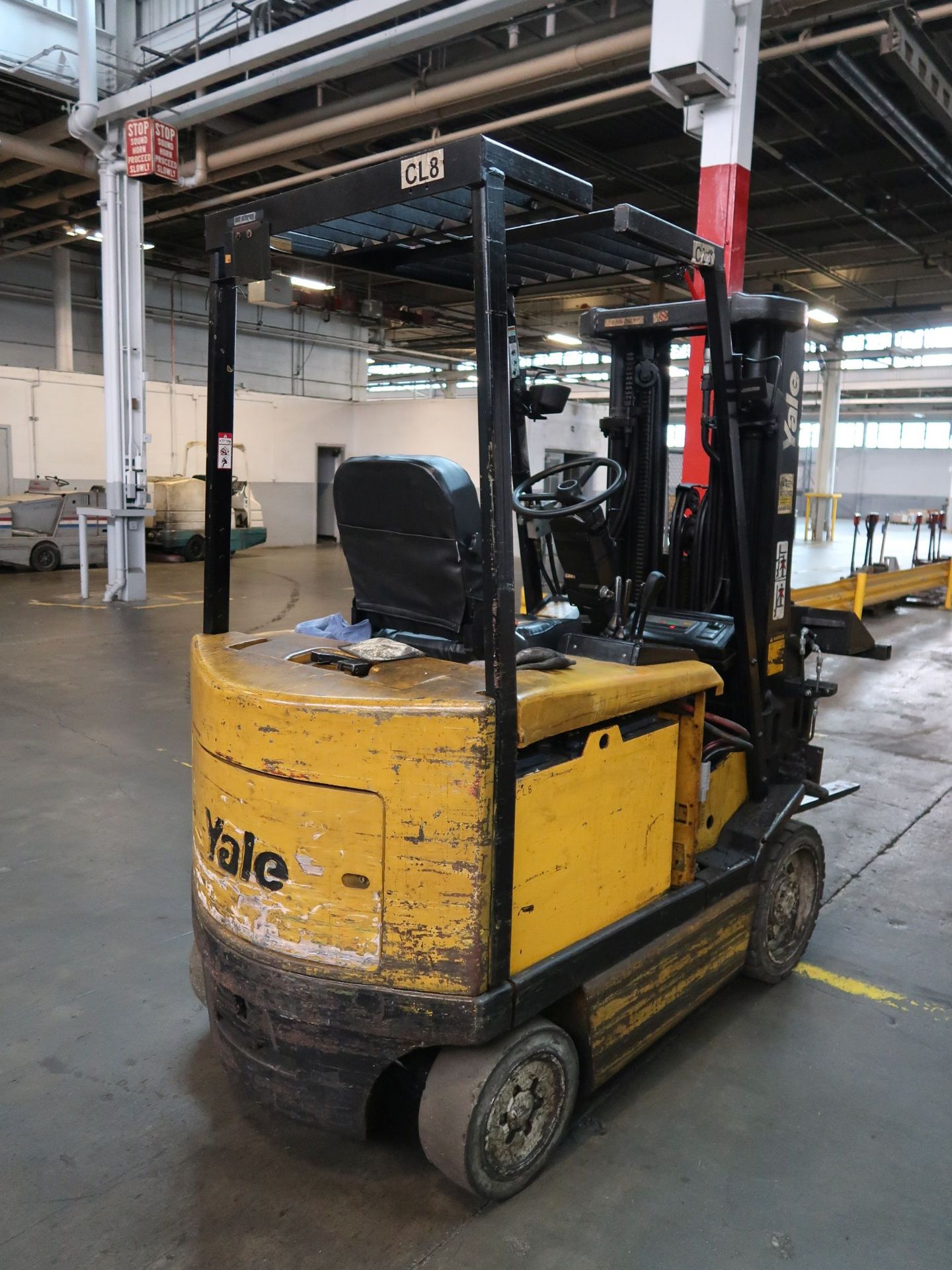 5,000 LB. YALE MODEL ERC050 36 VOLT ELECTRIC LIFT TRUCK; S/N E108V11322W, 3-STAGE MAST, 84" MAST - Image 5 of 12