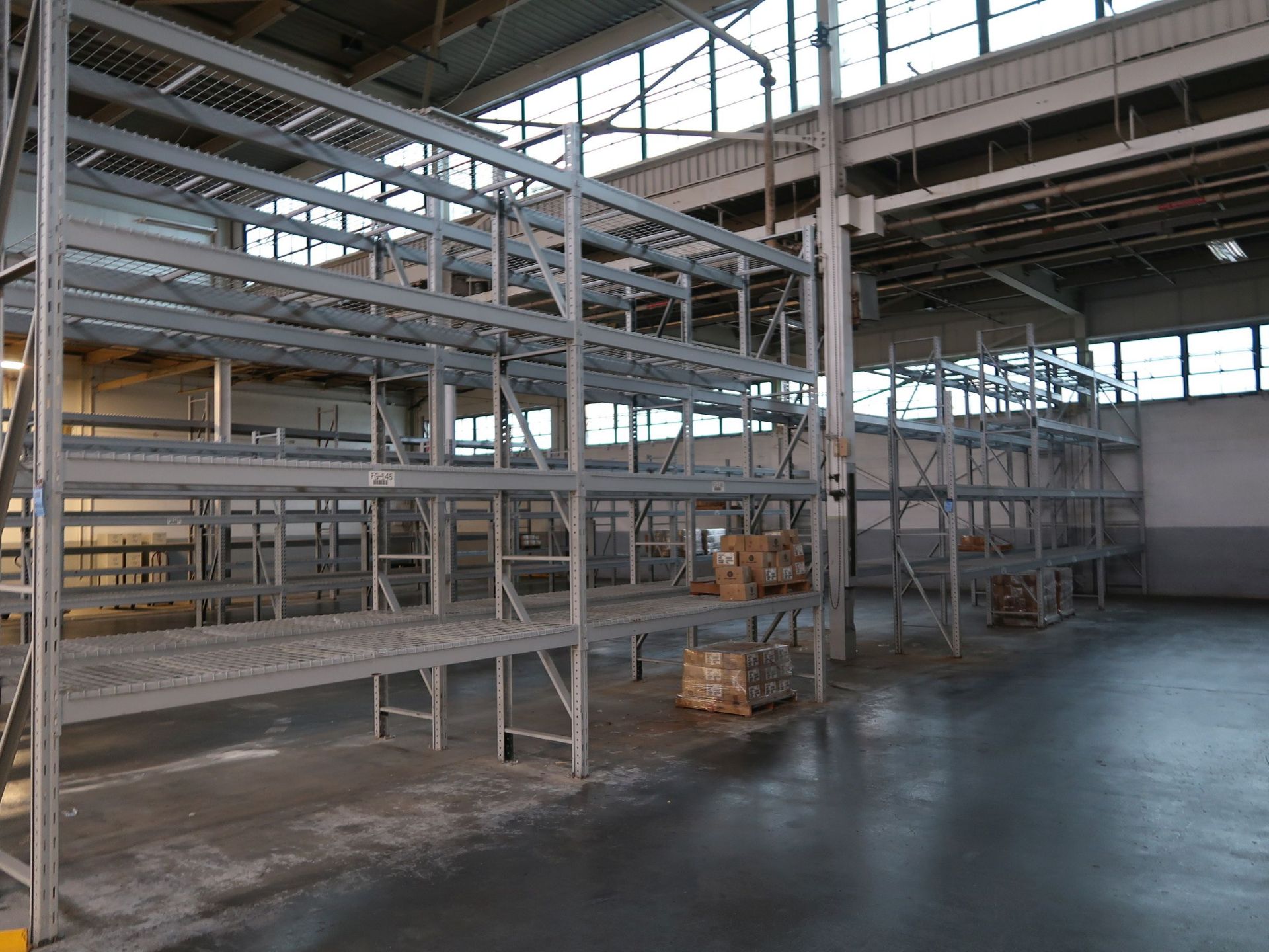 SECTIONS 124" X 32" X 180" NOTCH TYPE ADJUSTABLE BEAM PALLET RACKS WITH (6) 32" X 180" AND (1) 32" X