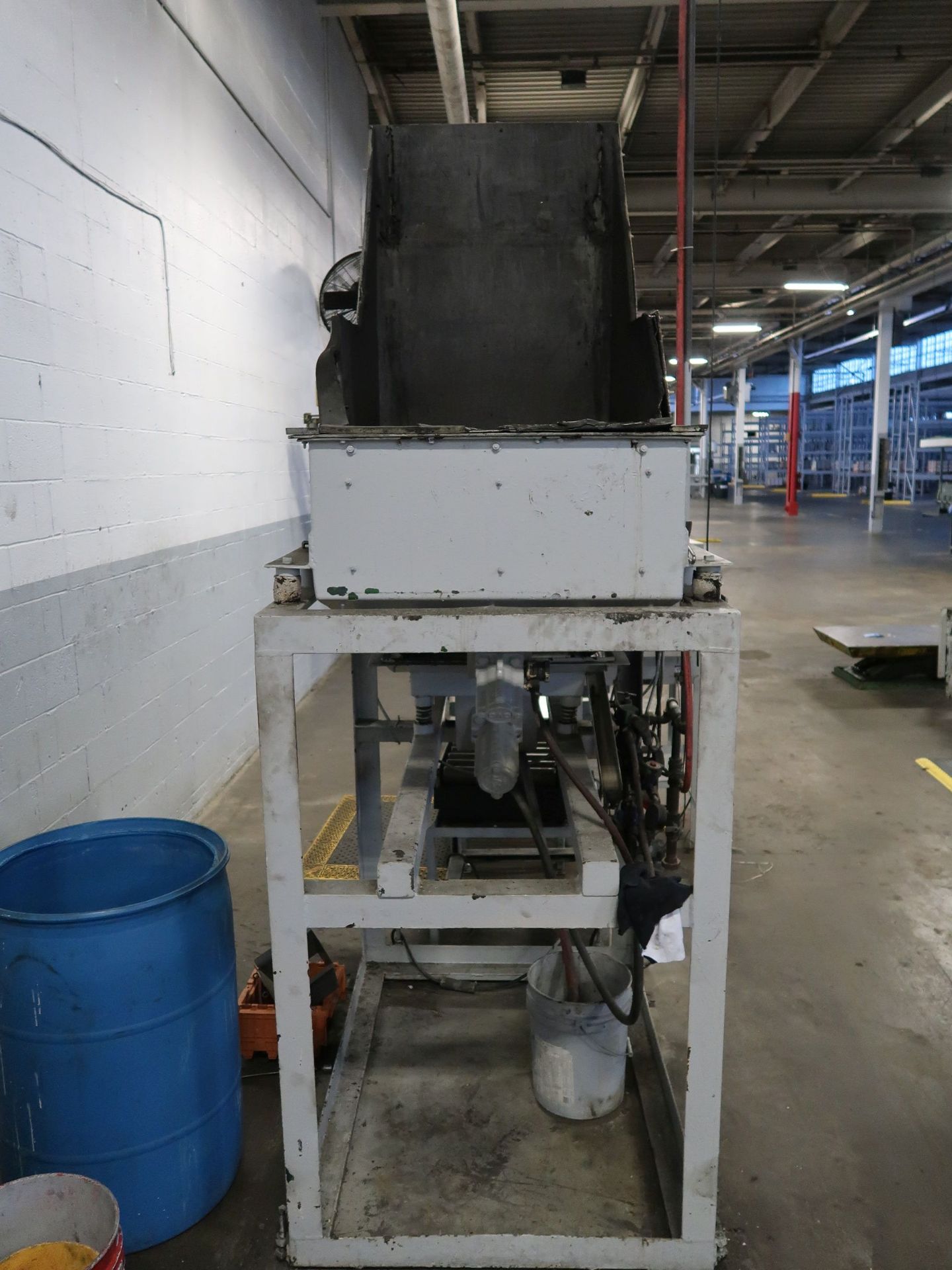 PNEUMATIC VIBRATORY PARTS HOPPER, 24" X 30" X 26" HOPPER - Image 2 of 2