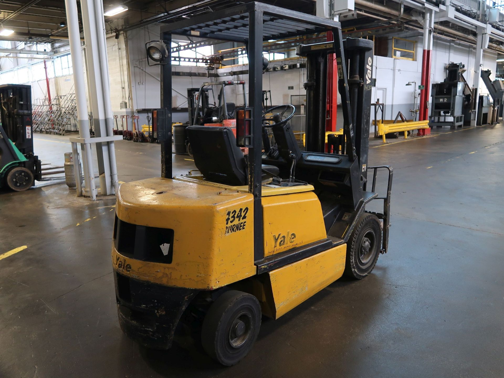 5,000 LB. YALE MODEL GLP050 SOLID PNEUMATIC TIRE DIESEL LIFT TRUCK; S/N A875B26860B, 171" 3-STAGE - Image 5 of 11