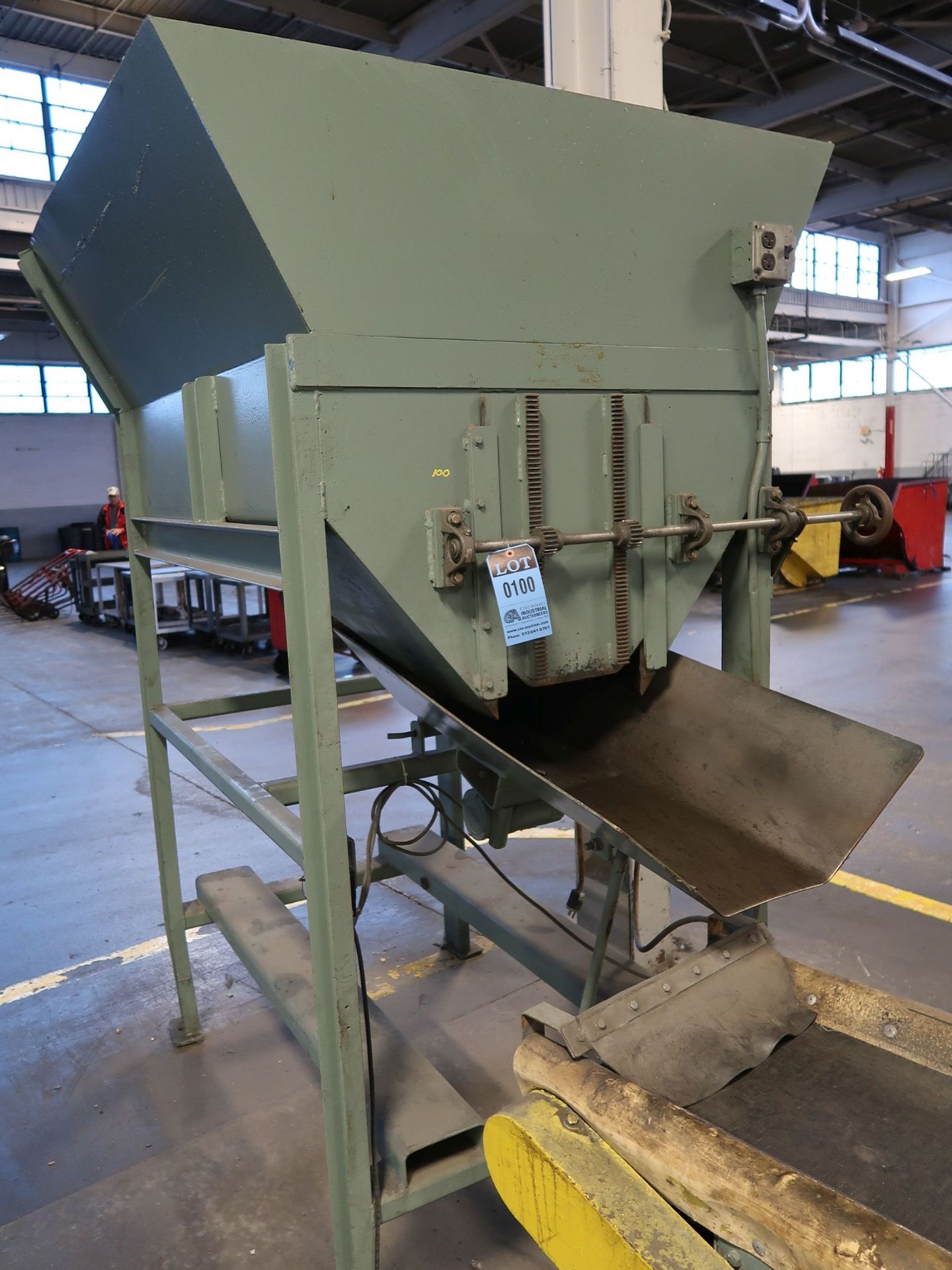 VIBRATORY PARTS HOPPER, 58" X 30" X 20" HOPPER, FMC SYNTRON POWER PULSE