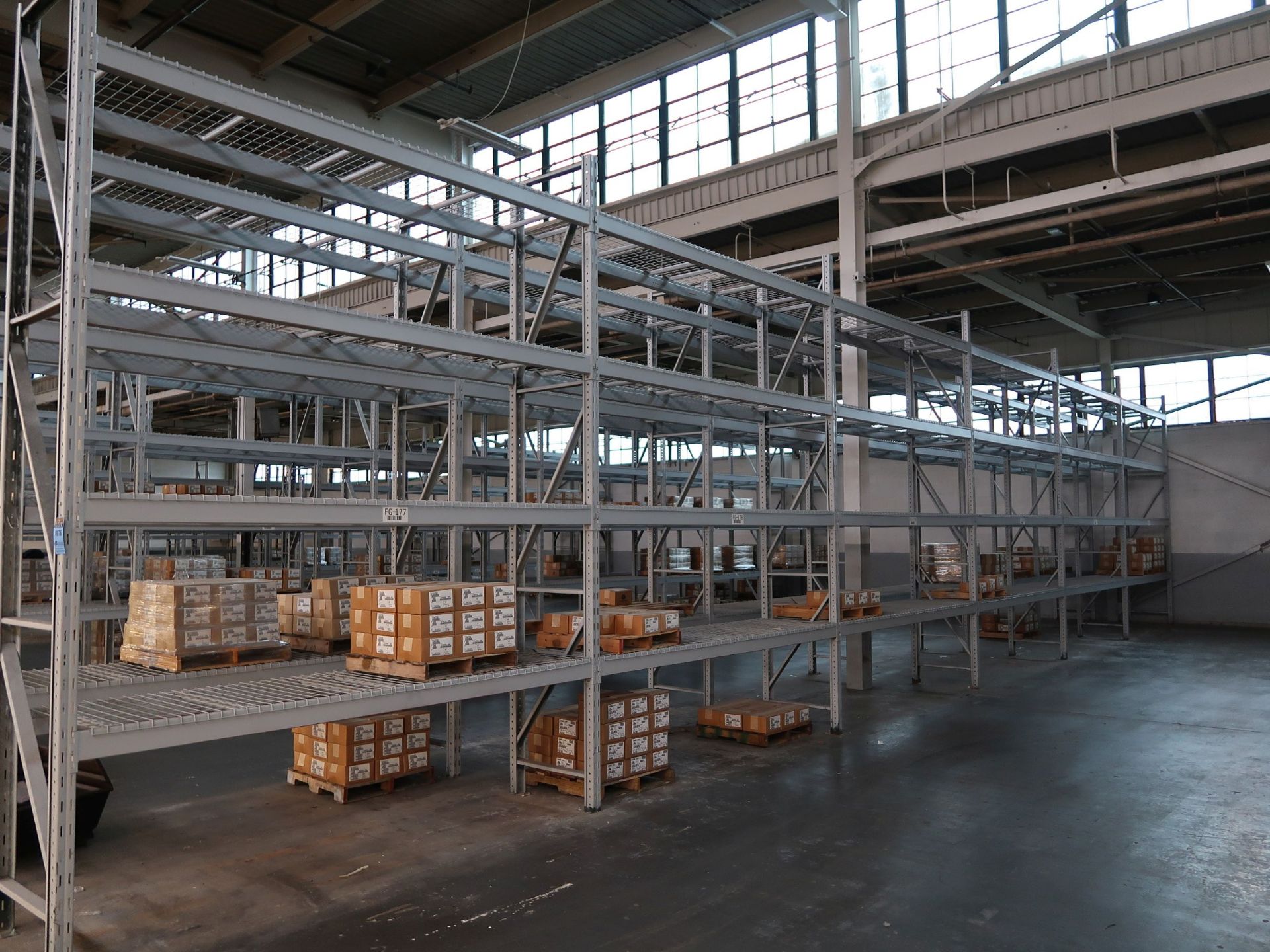 SECTIONS 32" X 124" X 180" NOTCH TYPE ADJUSTABLE BEAM PALLET RACKS WITH (7) 32" X 180" UPRIGHTS, (