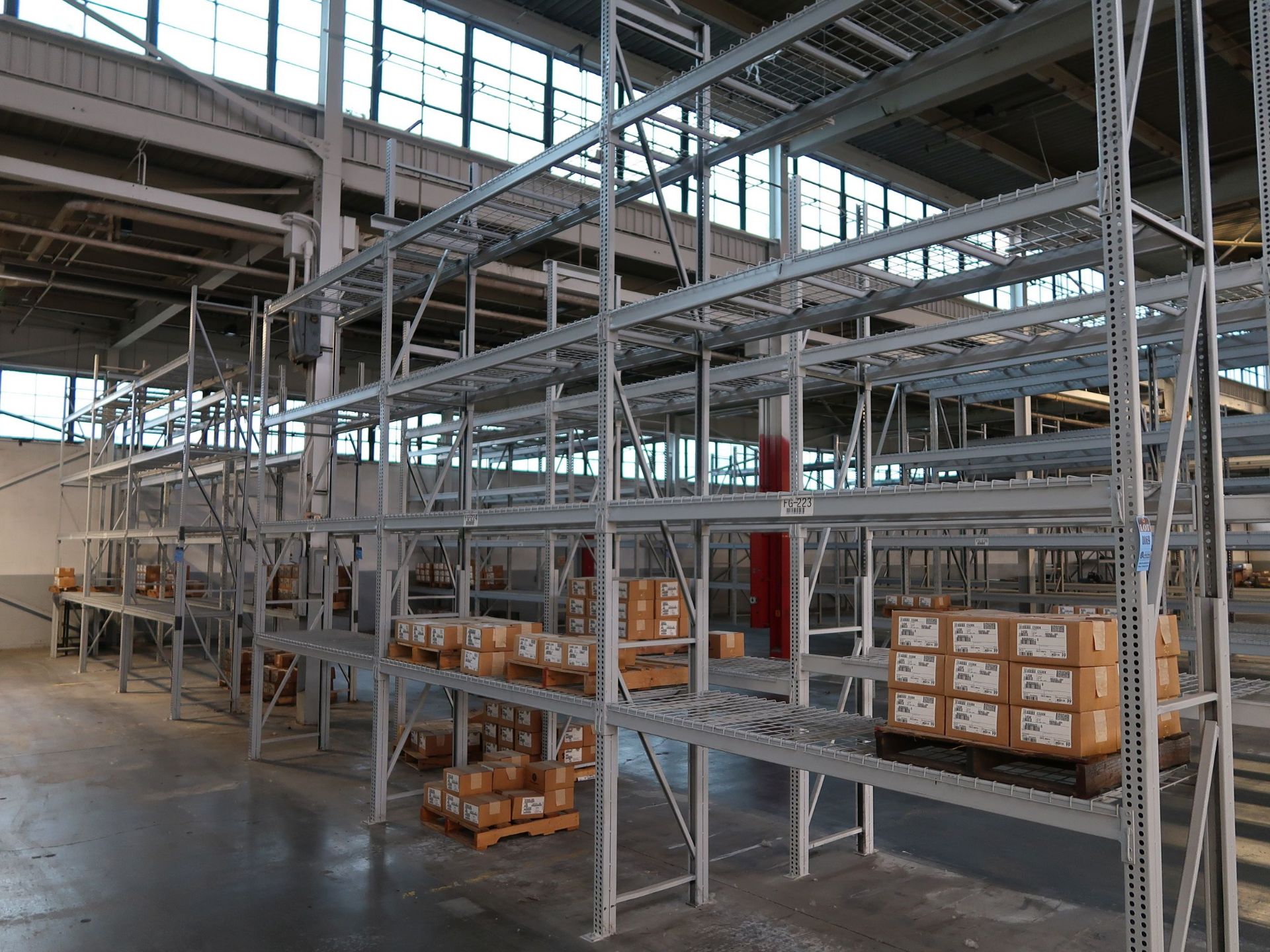 SECTIONS 28" X 96" X 180" POWER LOCK ADJUSTABLE BEAM PALLET RACKS WITH (8) 28" X 180" UPRIGHTS, (48)