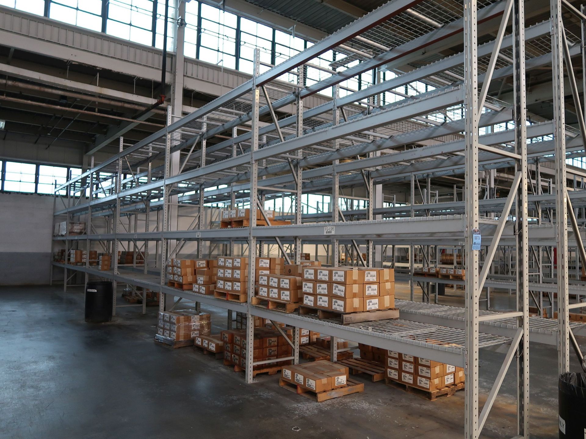 SECTIONS 32" X 124" X 180" NOTCH TYPE ADJUSTABLE BEAM PALLET RACKS WITH (7) 32" X 180" UPRIGHTS, (