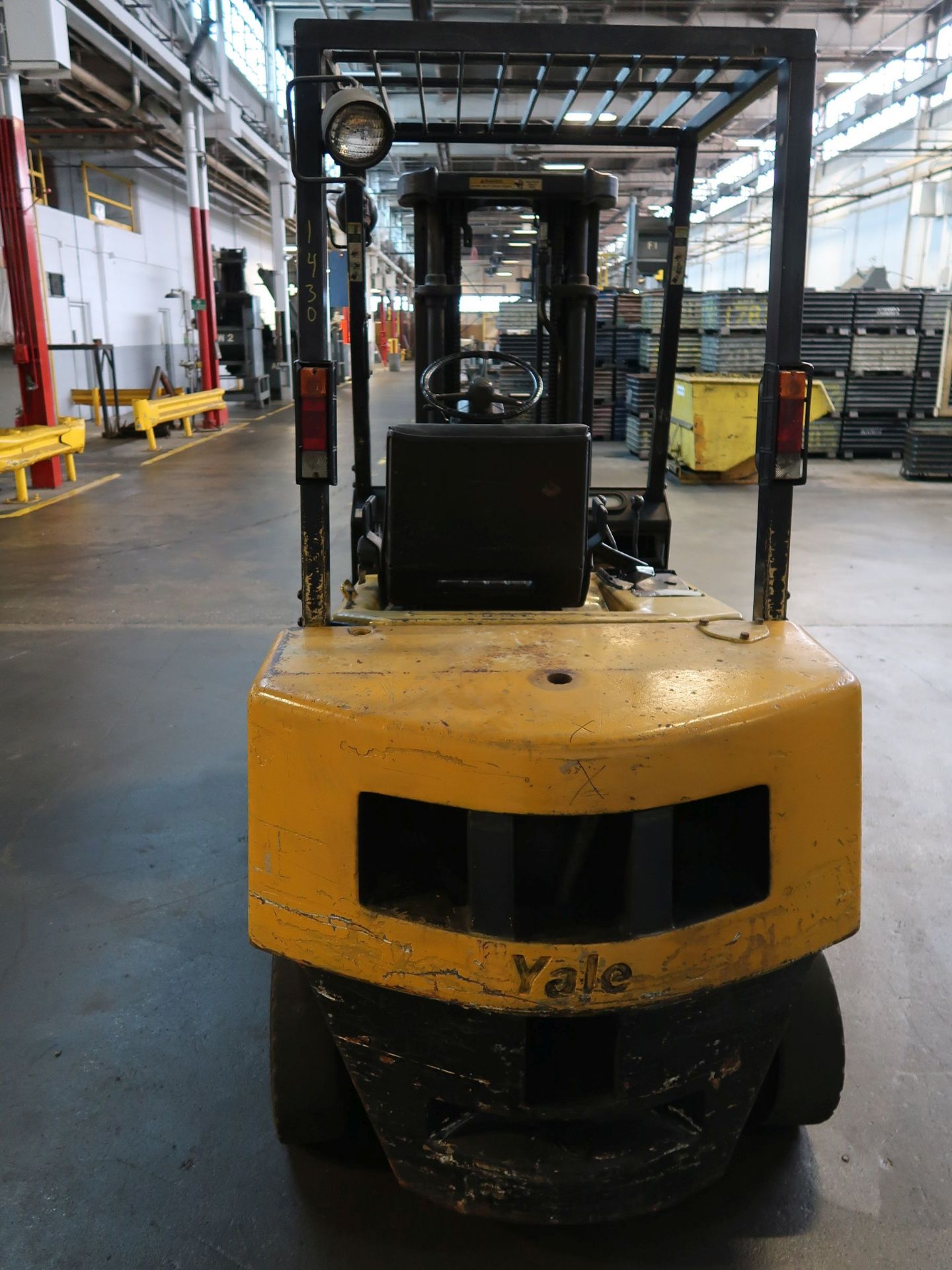5,000 LB. YALE MODEL GLP050 SOLID PNEUMATIC TIRE DIESEL LIFT TRUCK; S/N A875B26860B, 171" 3-STAGE - Image 6 of 11