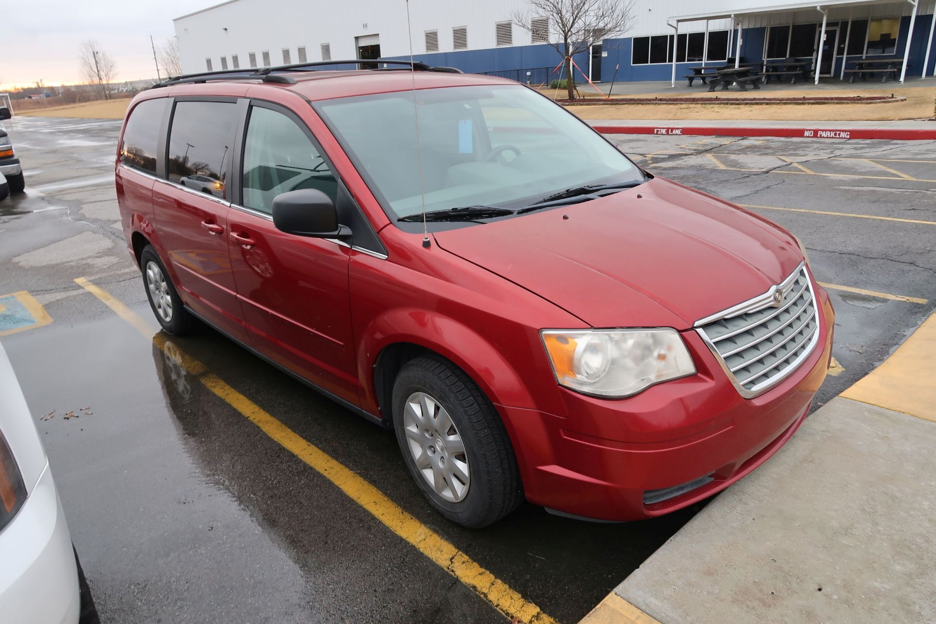 2009 CHRYLSER TOWN AND COUNTRY 8-PASSENGER LX MINI VAN; VIN # 2A8HR44E39R639071, FULL POWER, 50, - Image 2 of 7