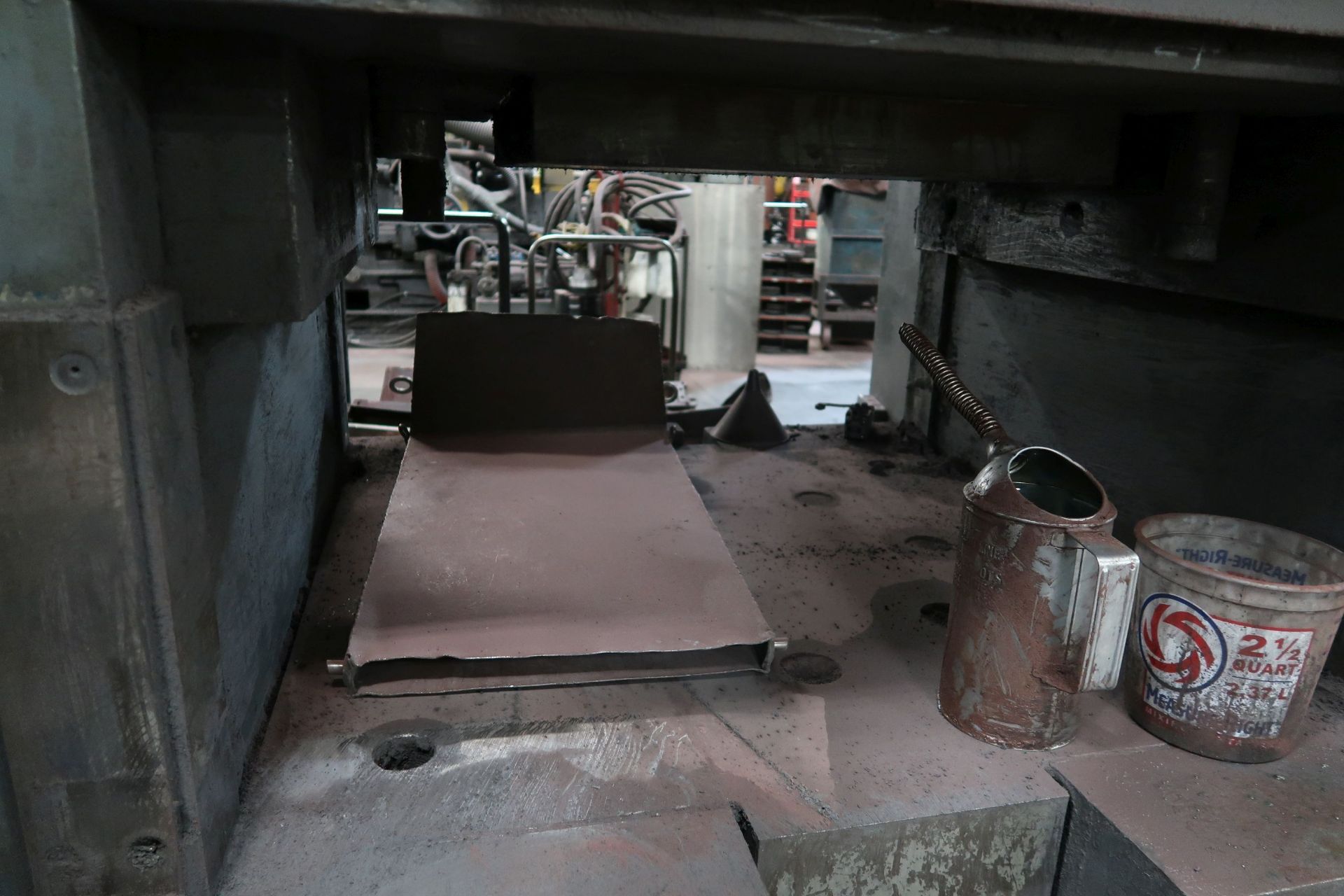 1,100 TON ERIE HDT MOLD PRESS, MACHINE #1157 **LOADING PRICE DUE TO ERRA - $18,000.00** - Image 4 of 8