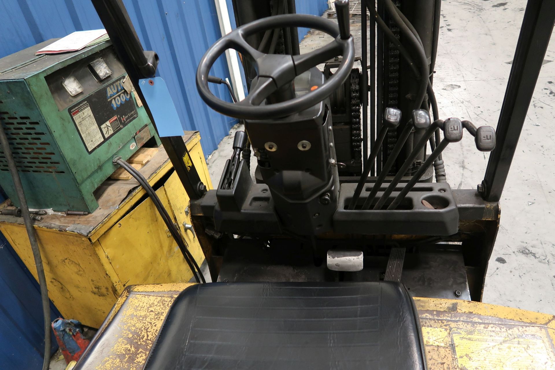 5,500 LB. CATERPILLAR MODEL 2EC30 ELECTRIC CUSHION TIRE LIFT TRUCK; S/N A2EC320121, THREE STAGE - Image 7 of 8