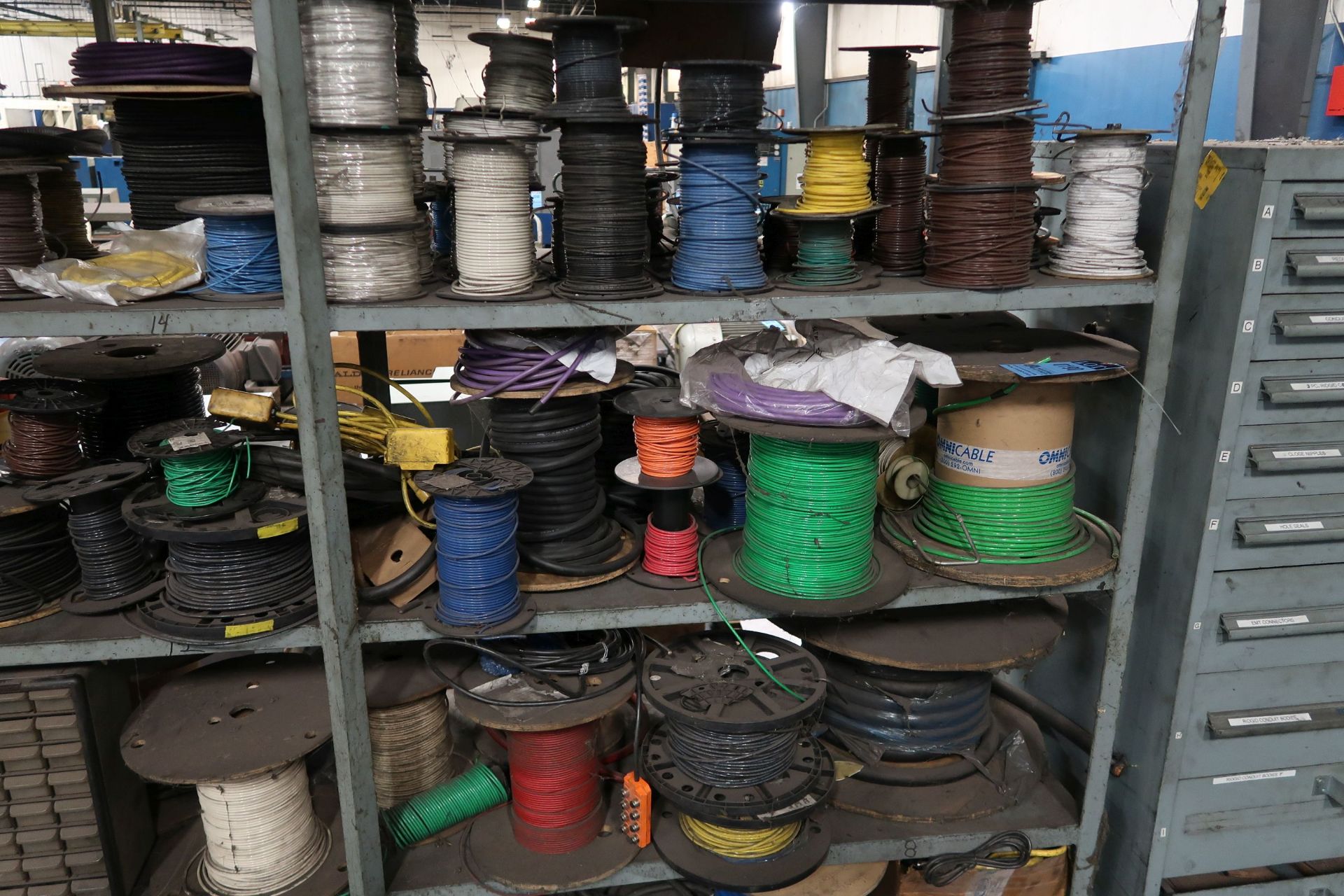 (LOT) WIRE WITH SHELF **LOADING PRICE DUE TO ERRA - $150.00** - Image 3 of 5