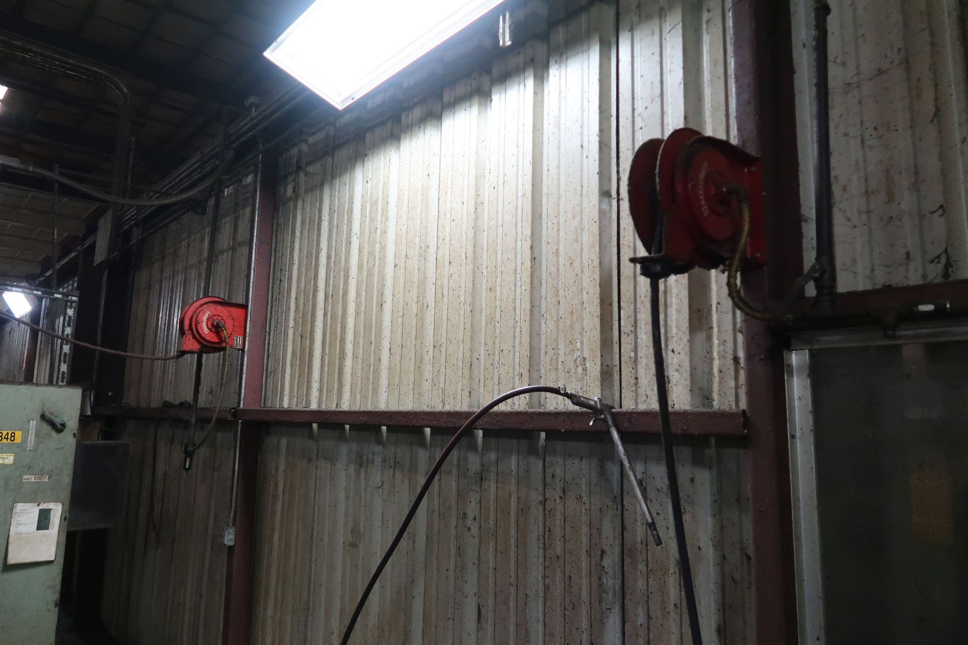 WALL MOUNTED AIR LINE REELS **LOADING PRICE DUE TO ERRA - $60.00** - Image 2 of 2