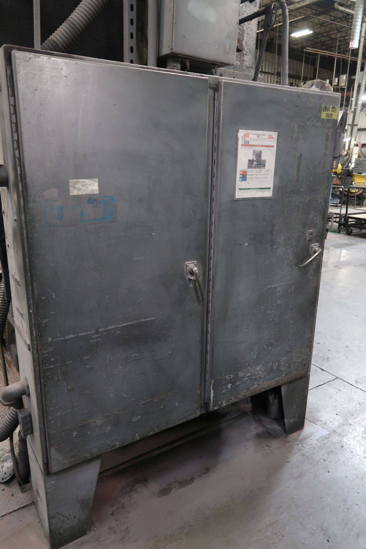 1,100 TON ERIE HDT MOLD PRESS, MACHINE #1160 **DELAYED REMOVAL - PICK UP 1/2/2019** **LOADING - Image 6 of 8