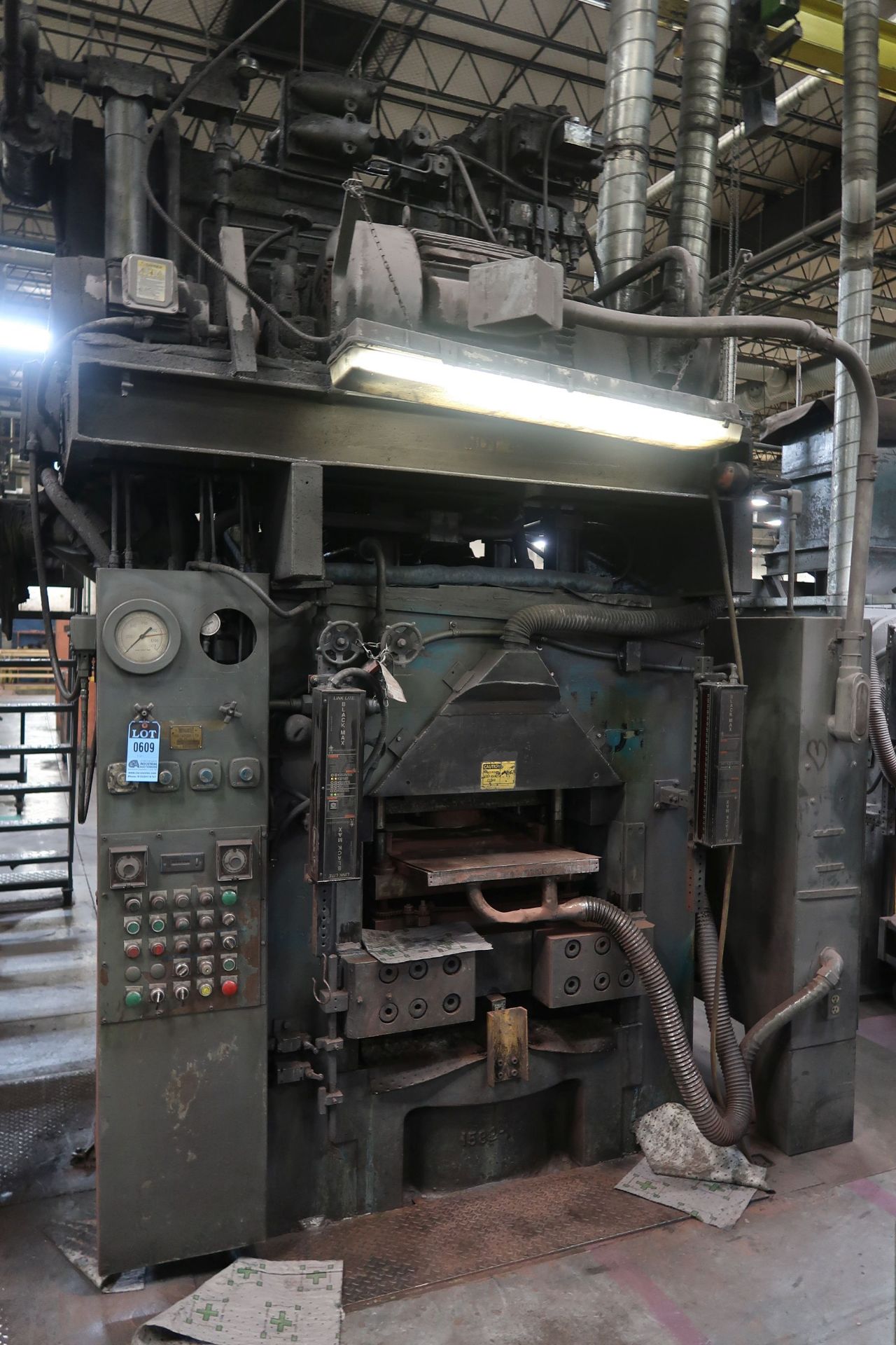 1,100 TON ERIE HDT MOLD PRESS, MACHINE #1160 **DELAYED REMOVAL - PICK UP 1/2/2019** **LOADING