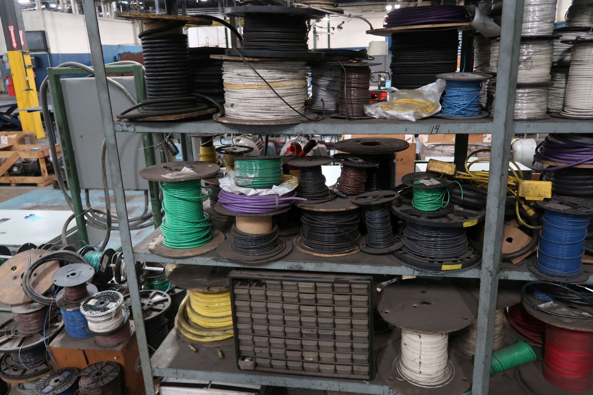 (LOT) WIRE WITH SHELF **LOADING PRICE DUE TO ERRA - $150.00** - Image 4 of 5