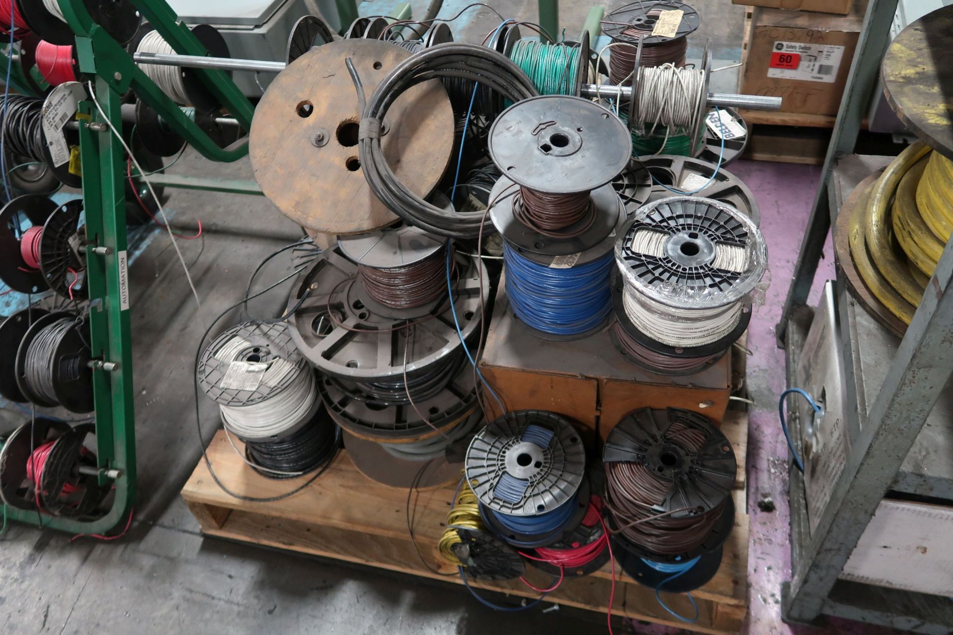 (LOT) WIRE WITH SHELF **LOADING PRICE DUE TO ERRA - $150.00** - Image 5 of 5