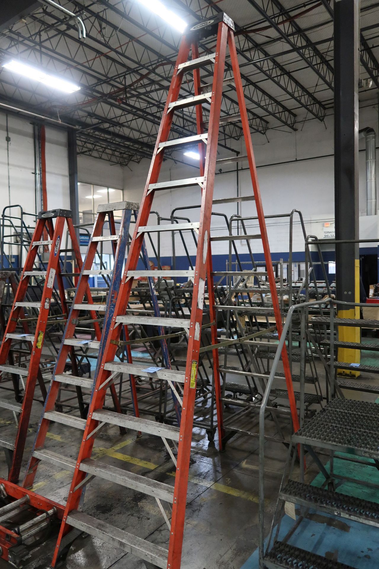 12' WERNER FIBERGLASS LADDER