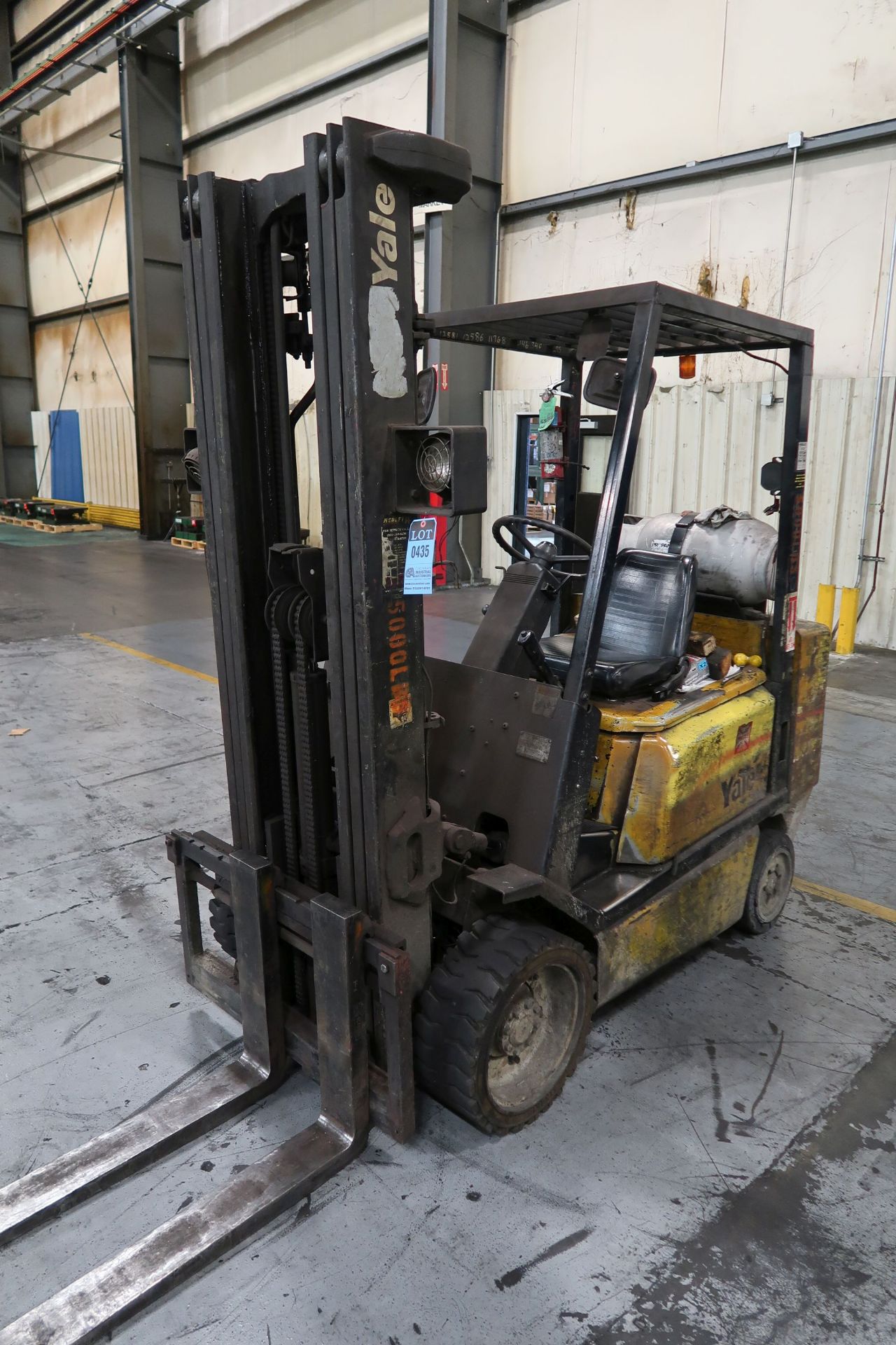 6,000 LB. YALE MODEL GLC060 LP GAS CUSHION TIRE LIFT TRUCK; S/N E187V181002, THREE STAGE MAST,