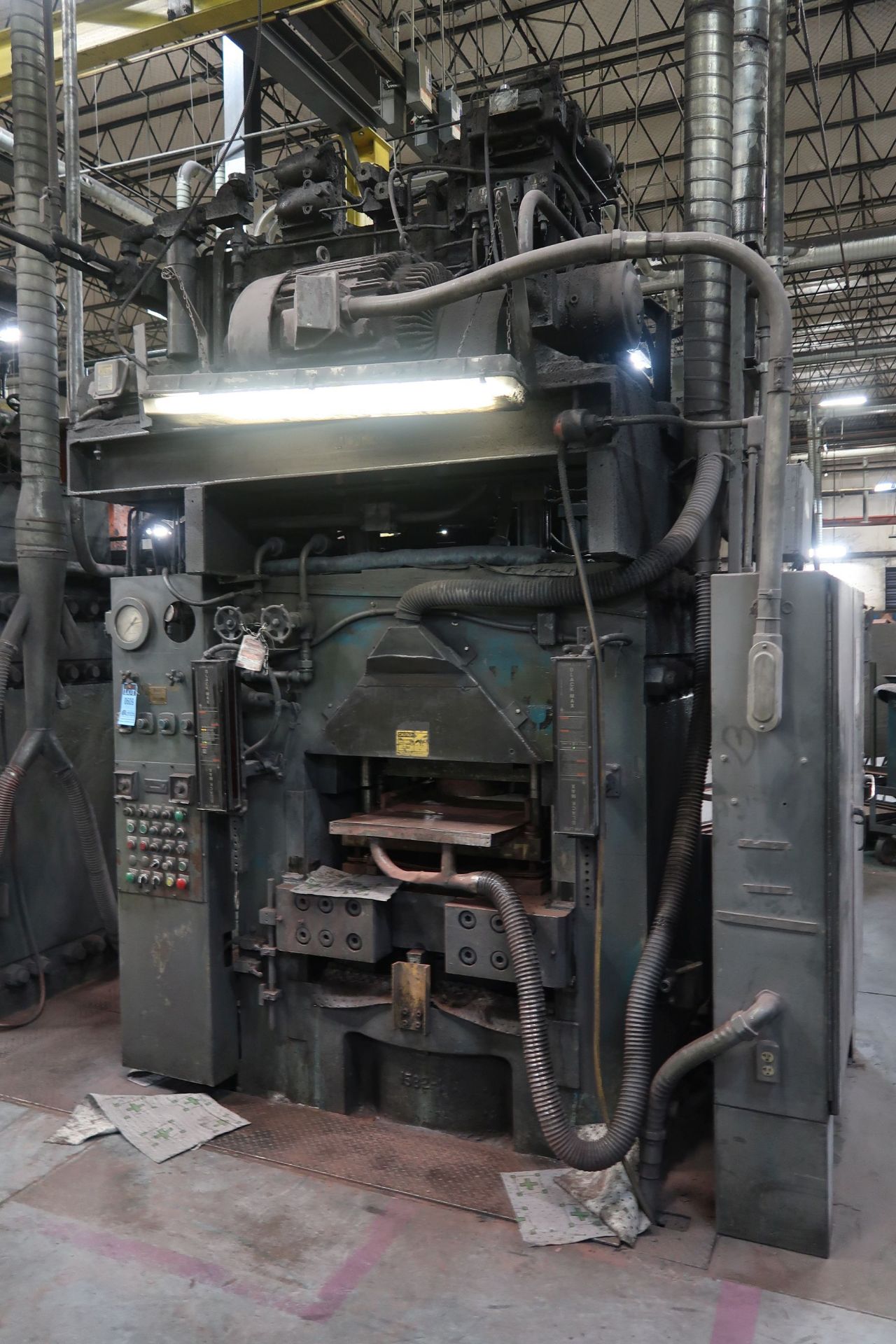 1,100 TON ERIE HDT MOLD PRESS, MACHINE #1160 **DELAYED REMOVAL - PICK UP 1/2/2019** **LOADING - Image 2 of 8