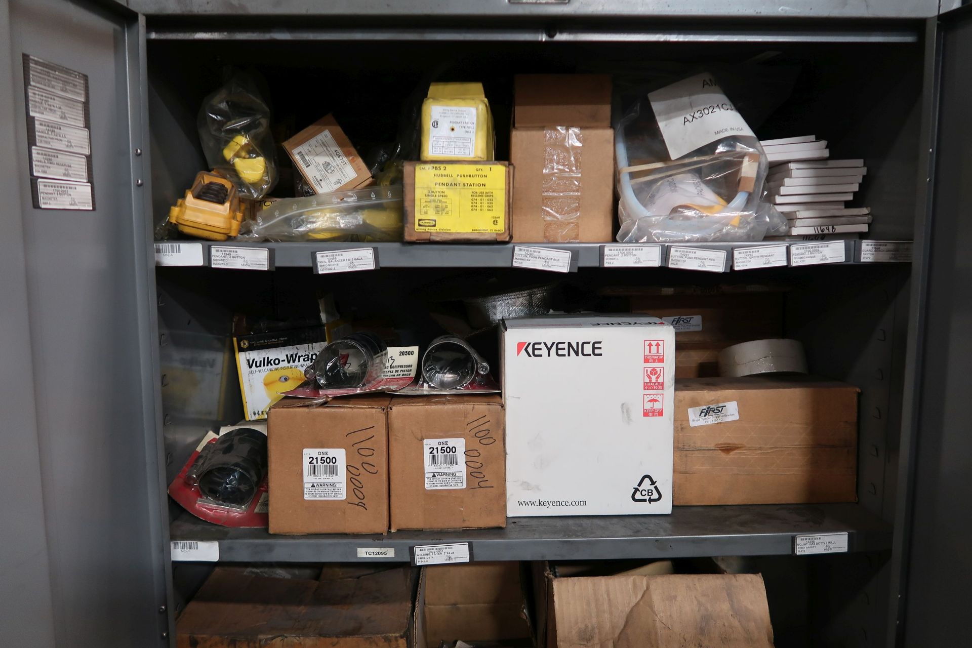 (LOT) STORAGE CABINET WITH MACHINE PARTS **LOADING PRICE DUE TO ERRA - $50.00** - Image 2 of 3