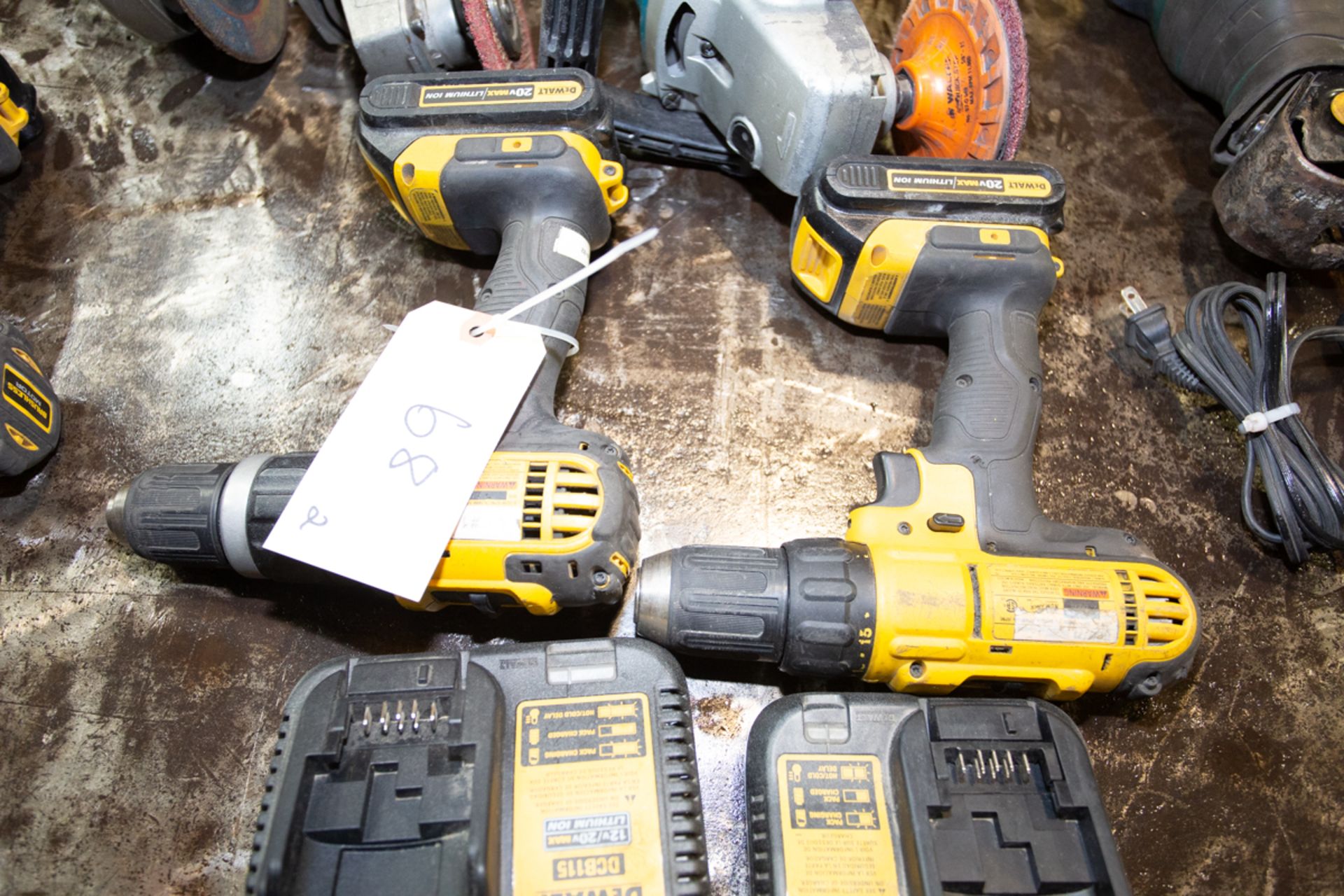 DEWALT 20 VOLTS CORDLESS DRILLS W/ CHARGER