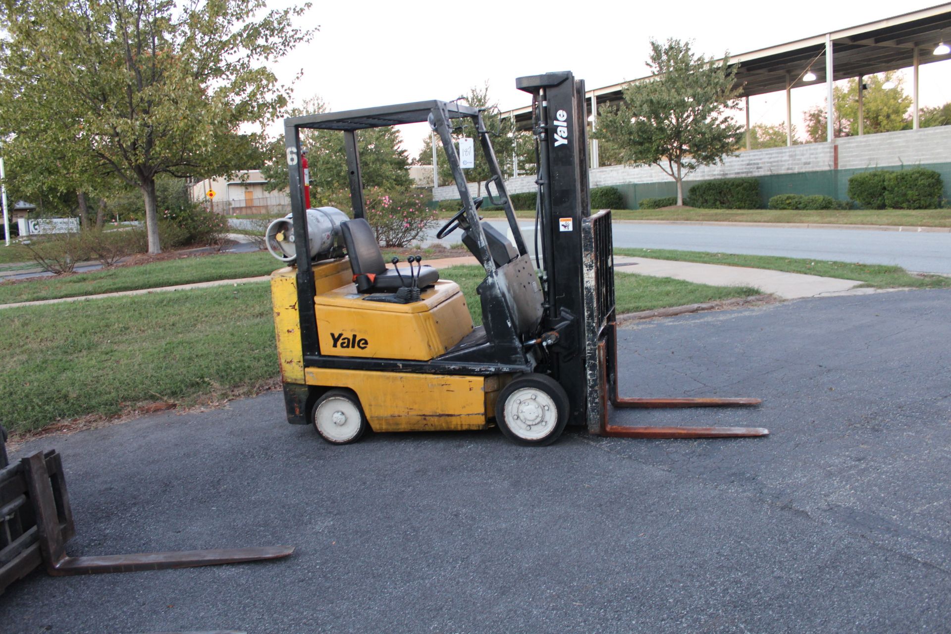 Yale 4000 lbs Propane forklift Model GLC040AFNUAE082