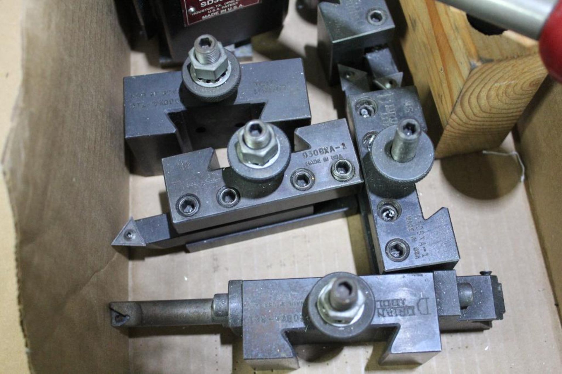 Dorian SD30 BXA quick change tool post w/ holders - Image 4 of 6