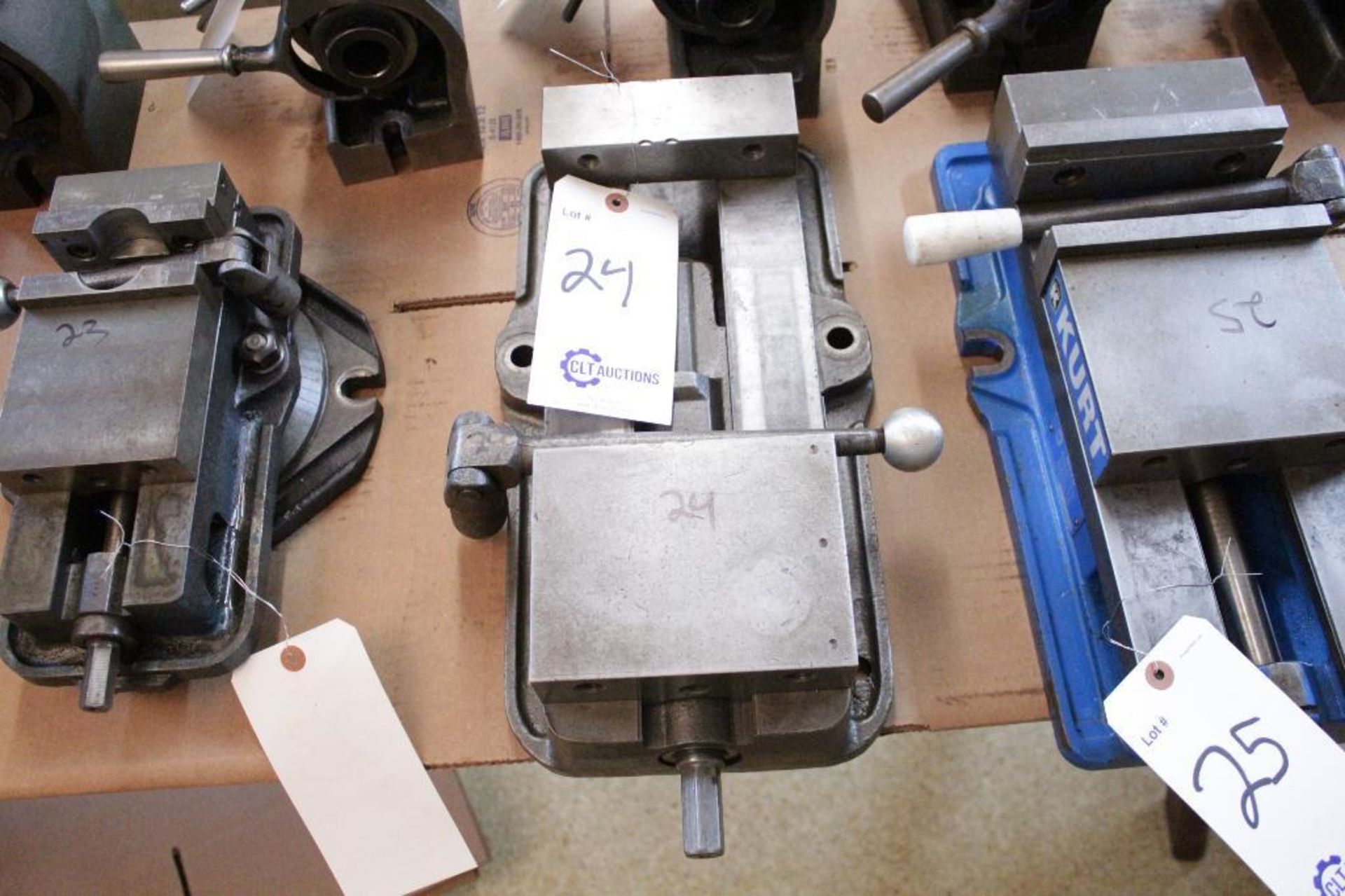 Kurt D-675 6" milling machine vise