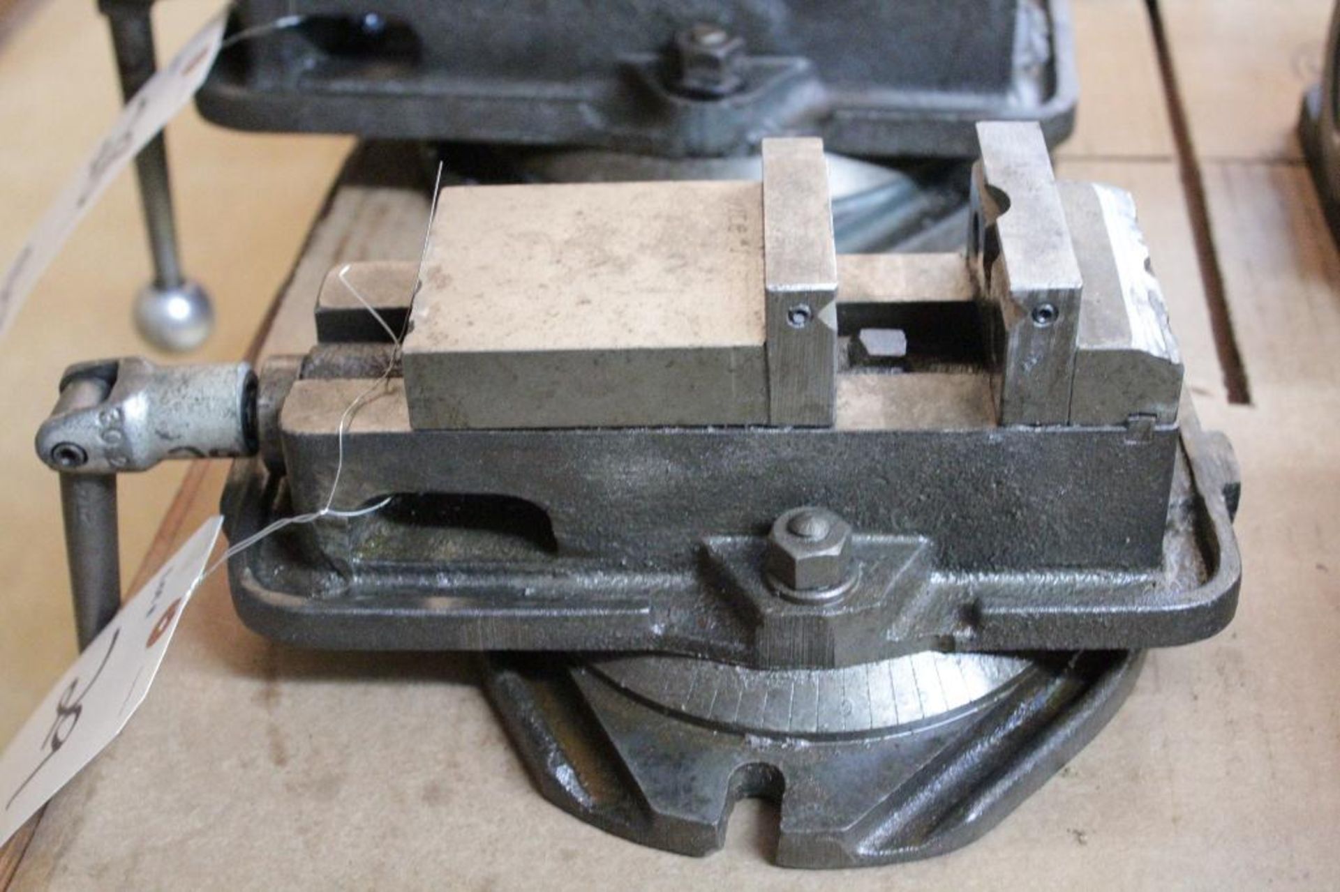 Kurt D-30 3" milling machine vise - Image 3 of 3