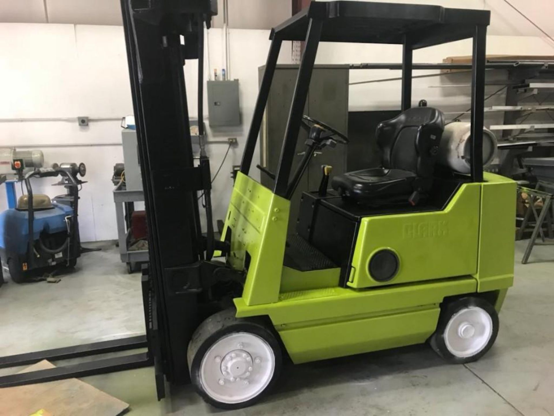 Clark GCS20MB 4000 lbs Forklift - Image 2 of 7