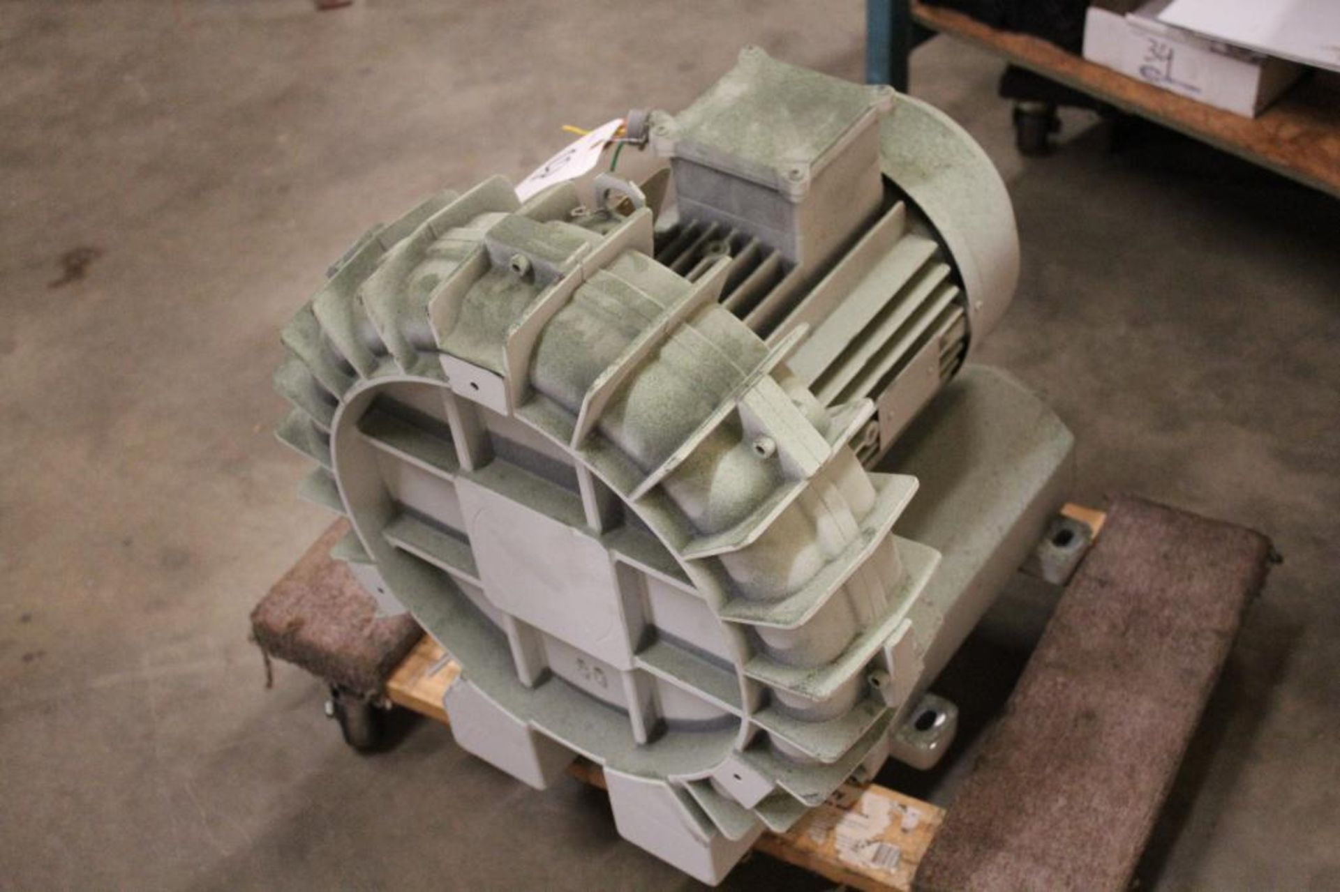 10 HP vacuum pump - Image 2 of 5