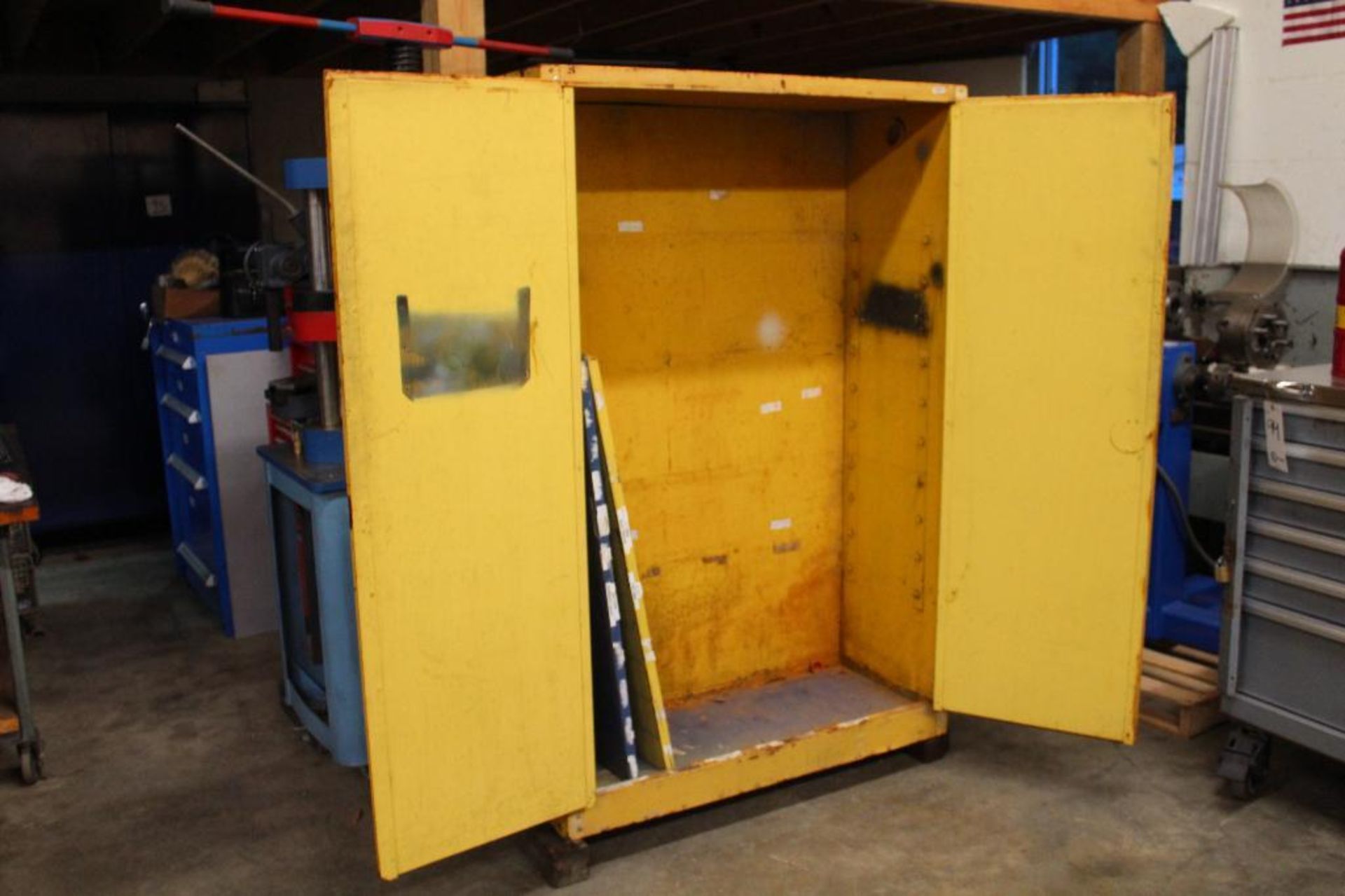 Flammable cabinet 43" x 18' x 65" - Image 3 of 3