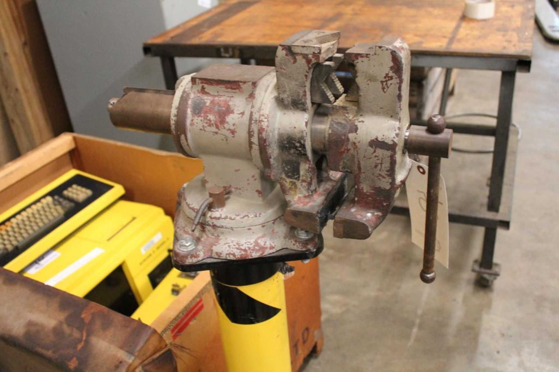 5" vise w/ pedestal - Image 3 of 5